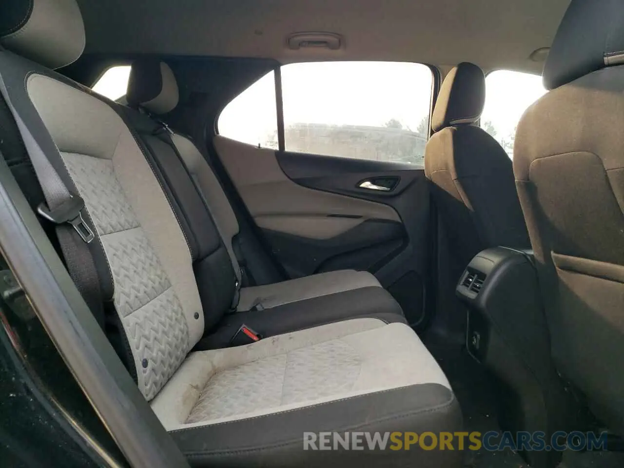 11 Photograph of a damaged car 2GNAXHEV7N6124078 CHEVROLET EQUINOX 2022