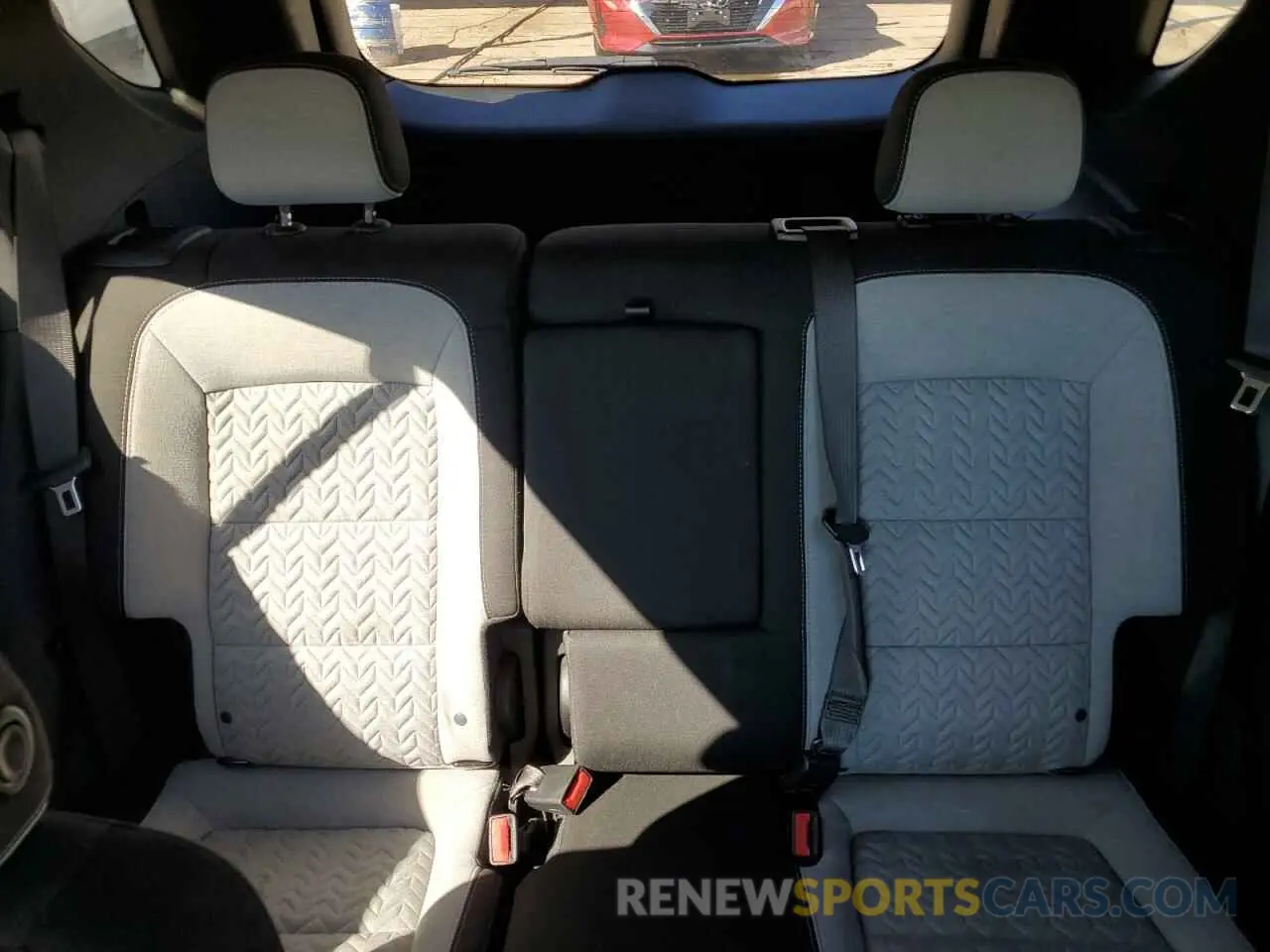10 Photograph of a damaged car 2GNAXHEV7N6132732 CHEVROLET EQUINOX 2022