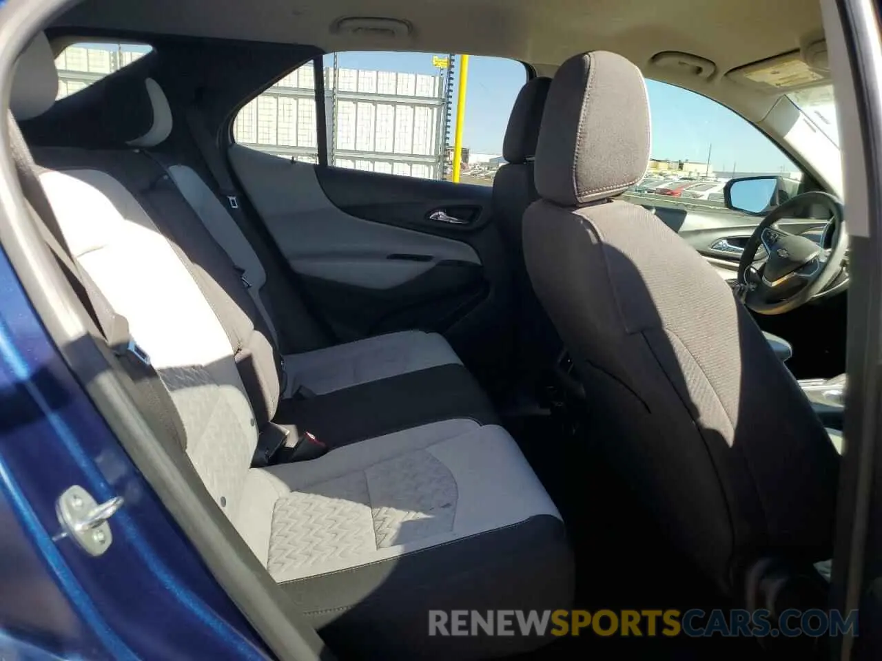 11 Photograph of a damaged car 2GNAXHEV7N6132732 CHEVROLET EQUINOX 2022