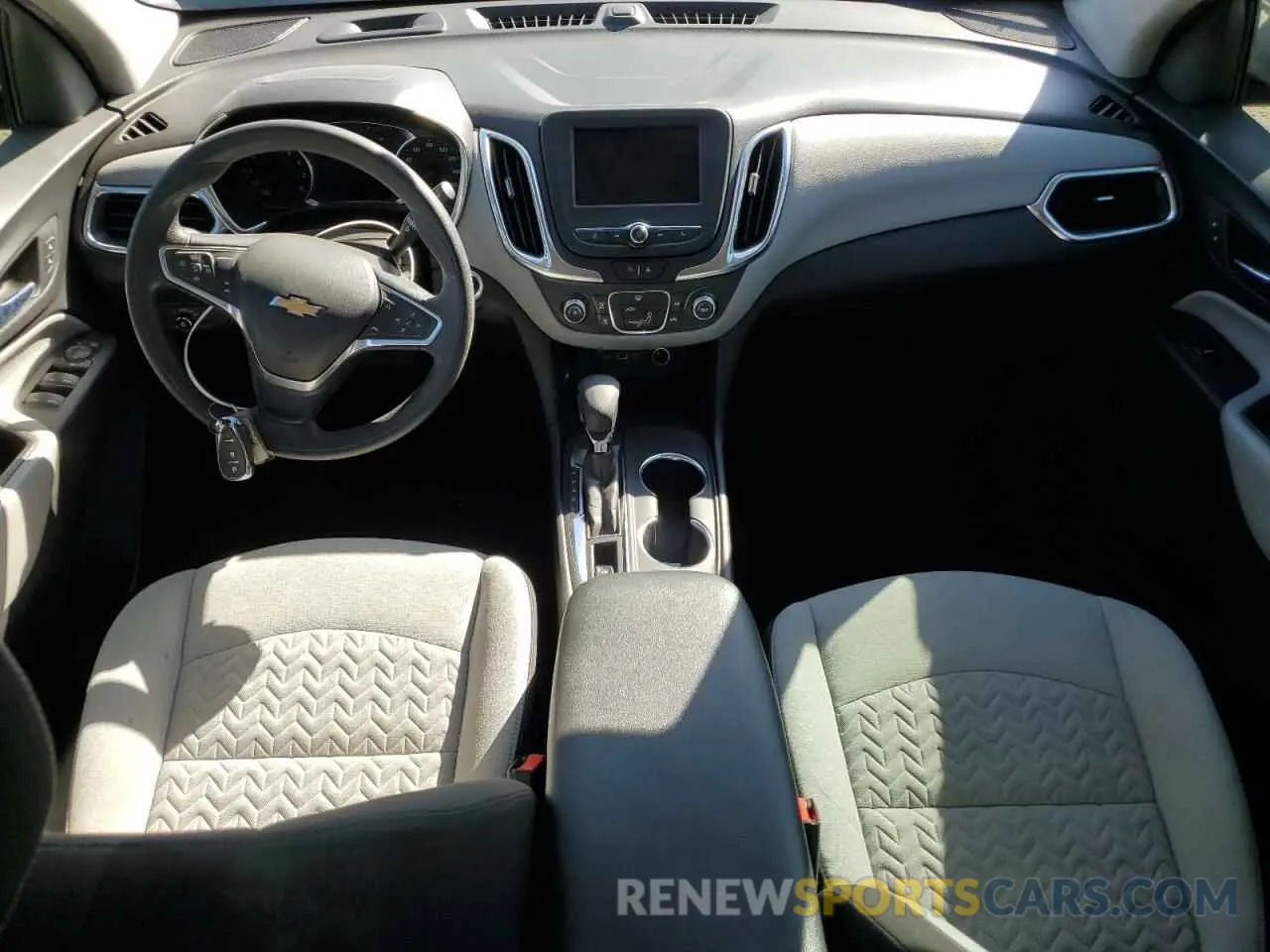 8 Photograph of a damaged car 2GNAXHEV7N6132732 CHEVROLET EQUINOX 2022