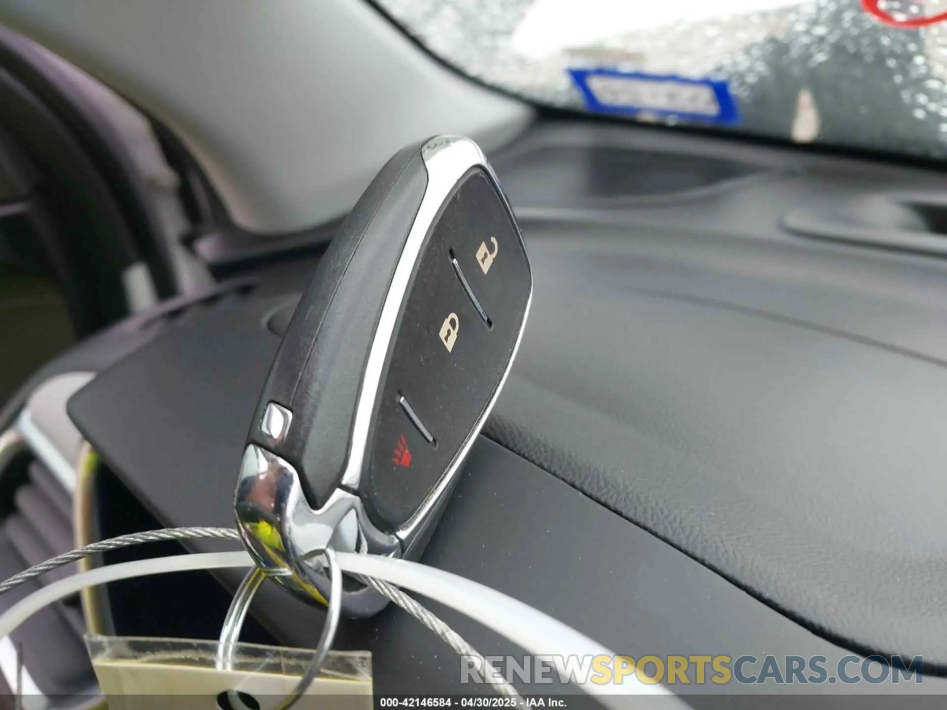 11 Photograph of a damaged car 2GNAXHEV8N6132996 CHEVROLET EQUINOX 2022