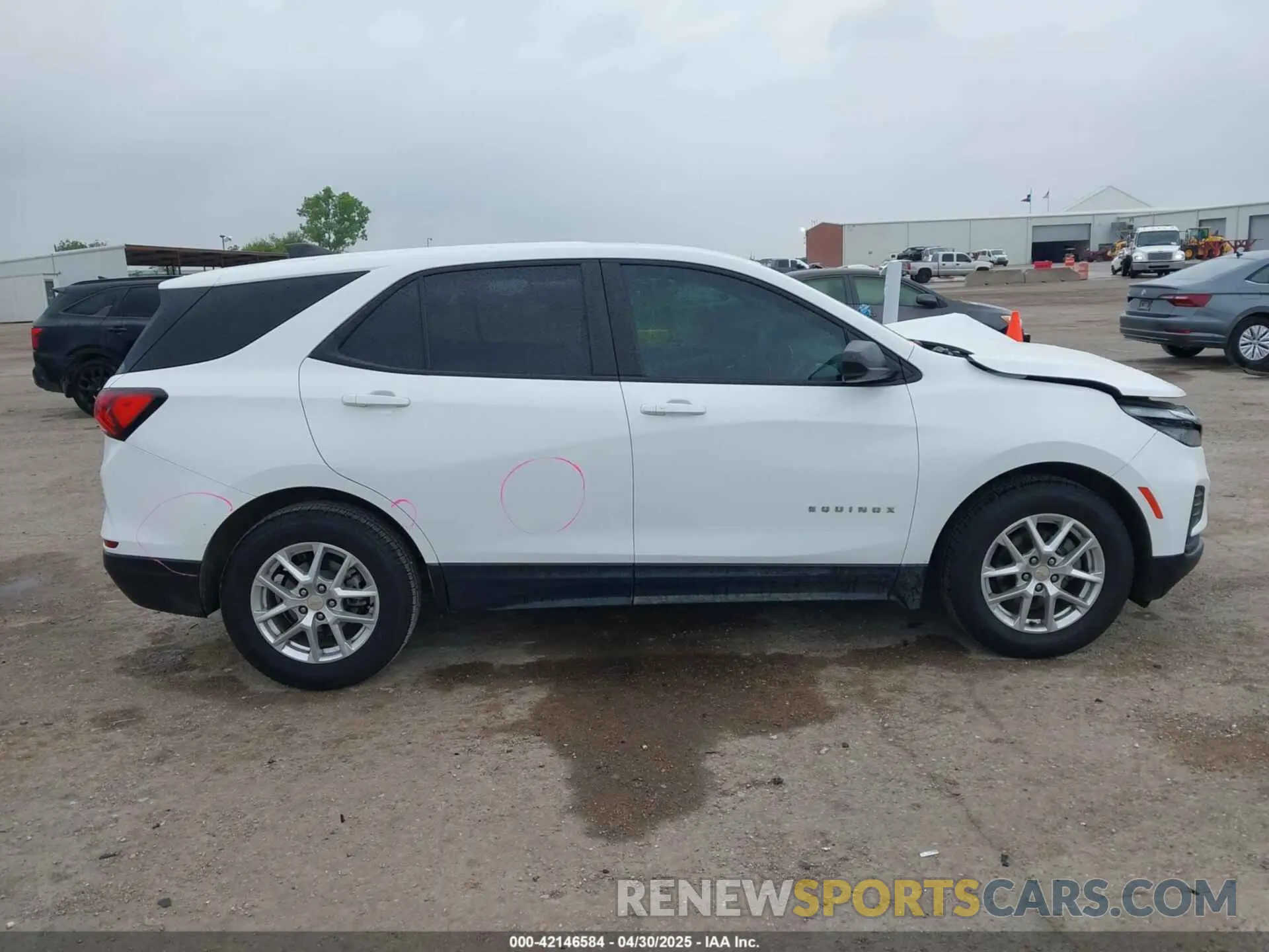 13 Photograph of a damaged car 2GNAXHEV8N6132996 CHEVROLET EQUINOX 2022