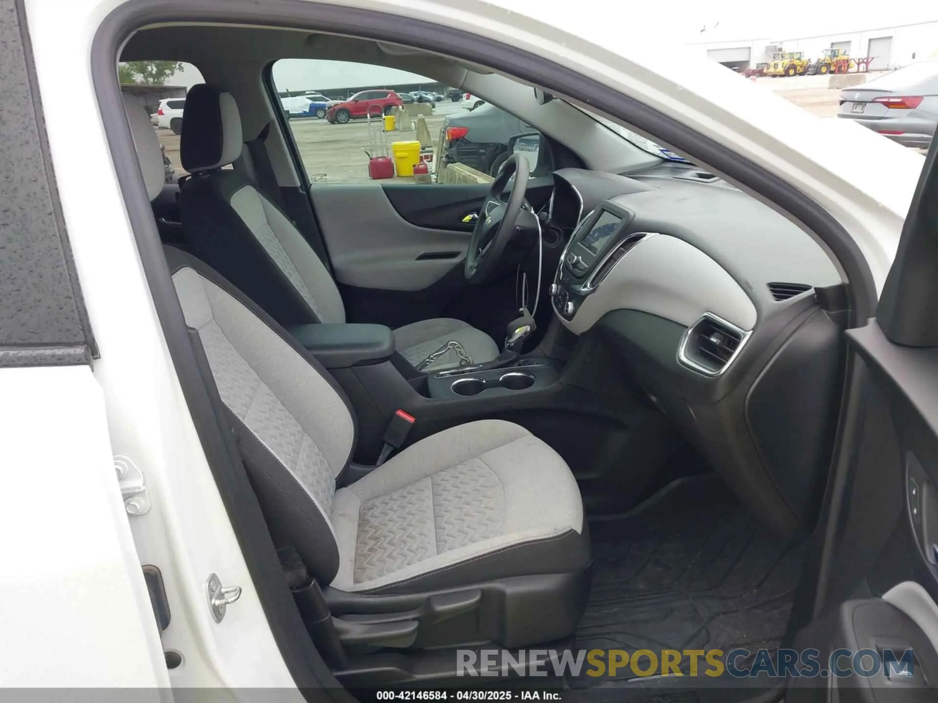5 Photograph of a damaged car 2GNAXHEV8N6132996 CHEVROLET EQUINOX 2022