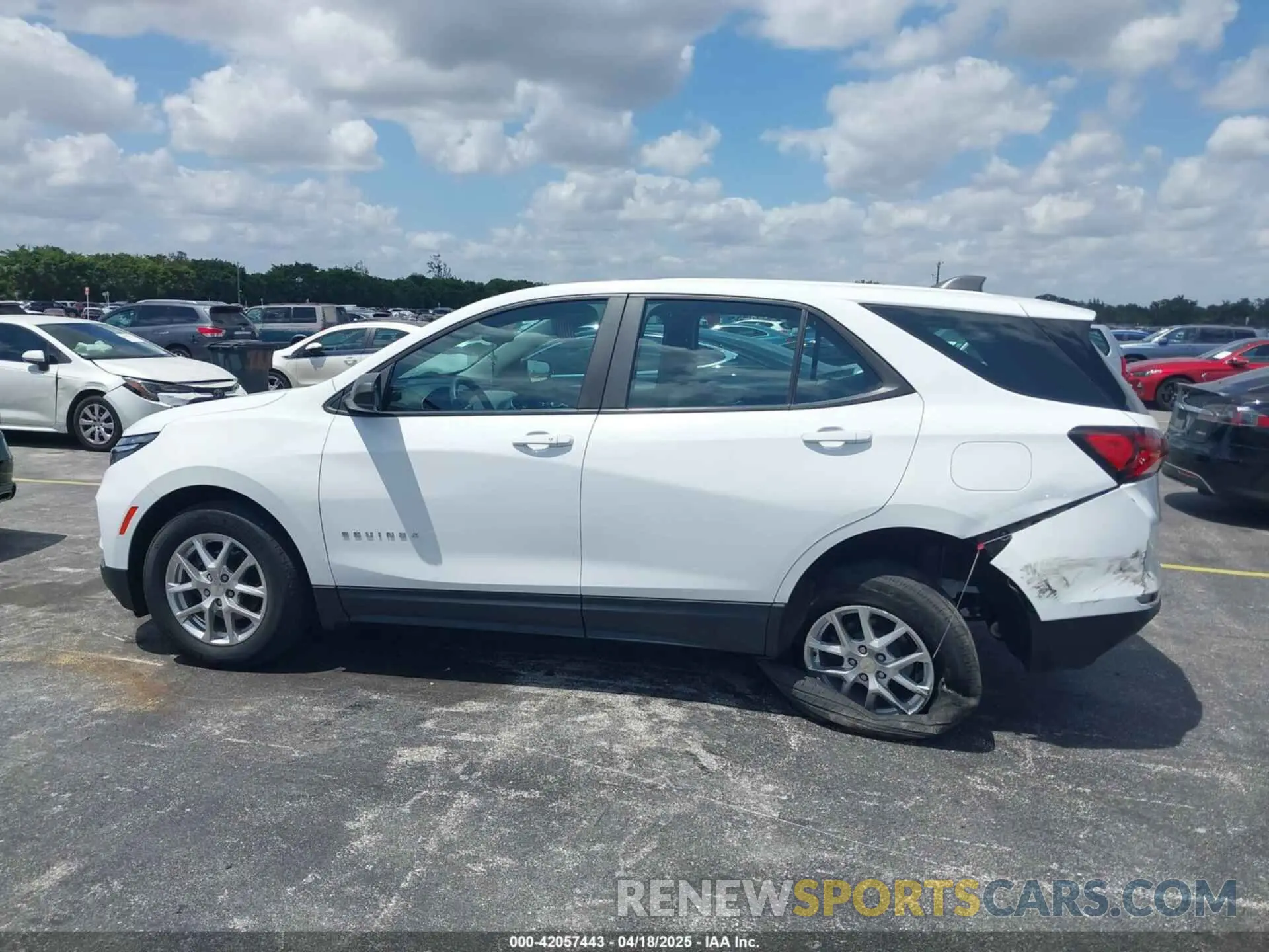 14 Photograph of a damaged car 2GNAXHEV9N6118430 CHEVROLET EQUINOX 2022