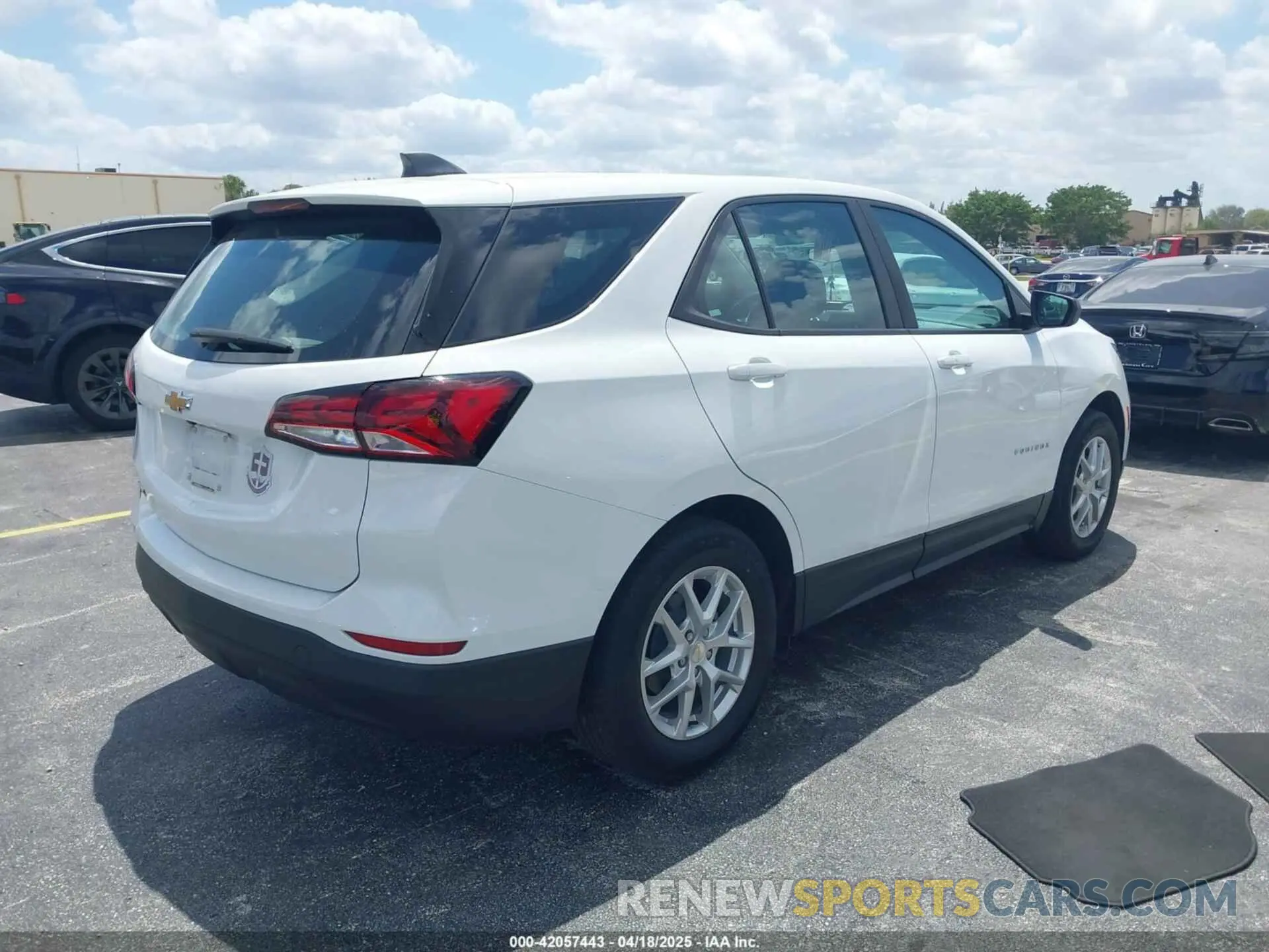 4 Photograph of a damaged car 2GNAXHEV9N6118430 CHEVROLET EQUINOX 2022