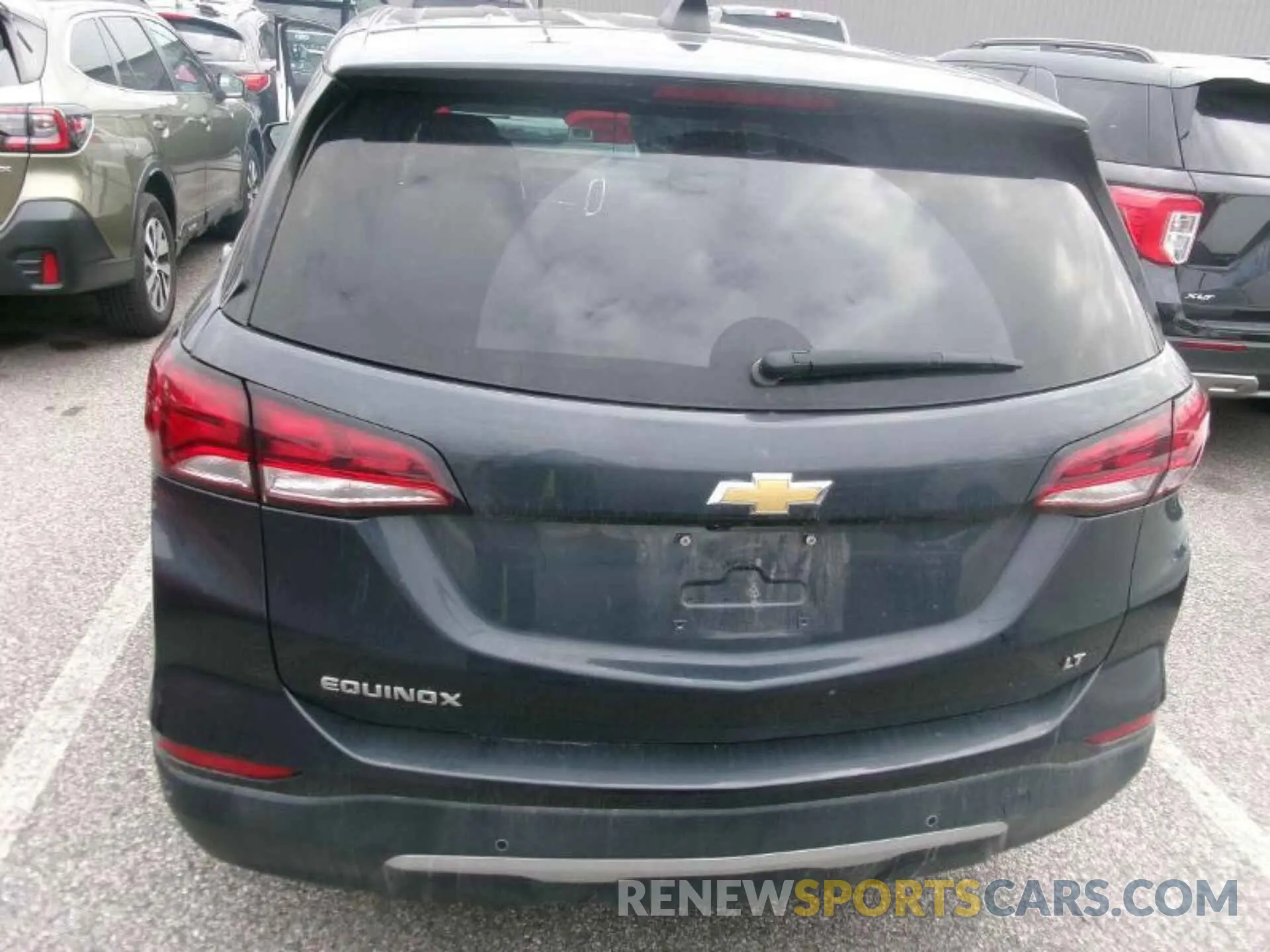 10 Photograph of a damaged car 2GNAXJEV0N6109395 CHEVROLET EQUINOX 2022