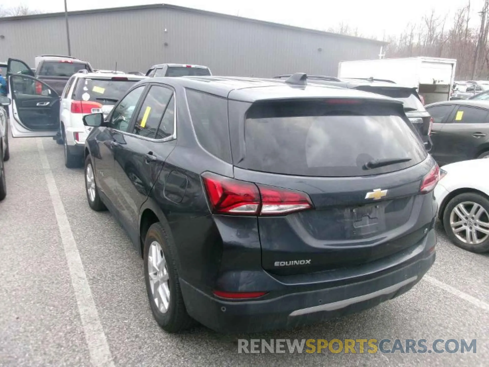 18 Photograph of a damaged car 2GNAXJEV0N6109395 CHEVROLET EQUINOX 2022