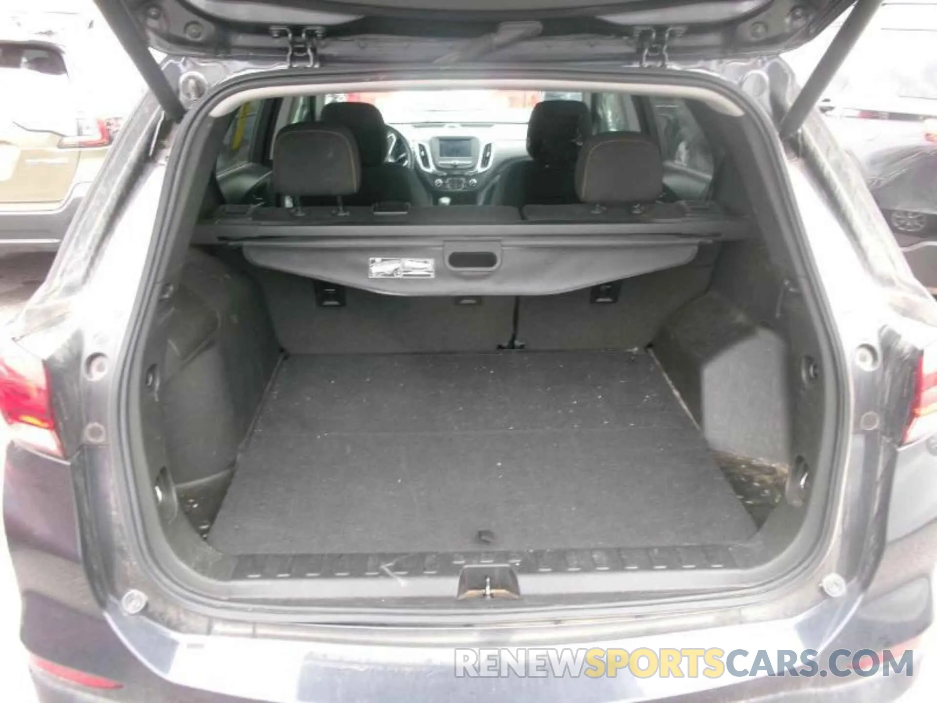 4 Photograph of a damaged car 2GNAXJEV0N6109395 CHEVROLET EQUINOX 2022