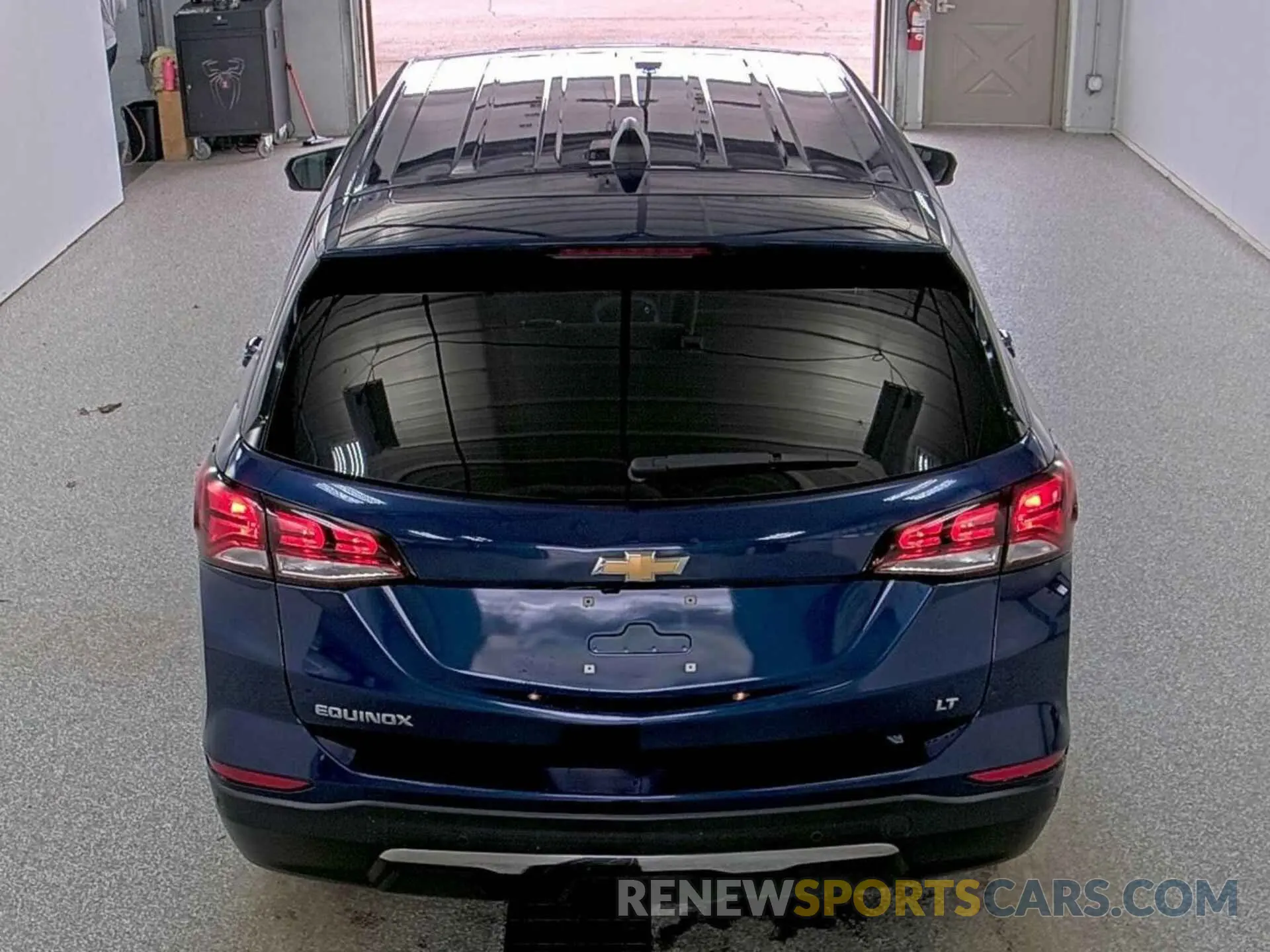 32 Photograph of a damaged car 2GNAXJEV0N6109767 CHEVROLET EQUINOX 2022