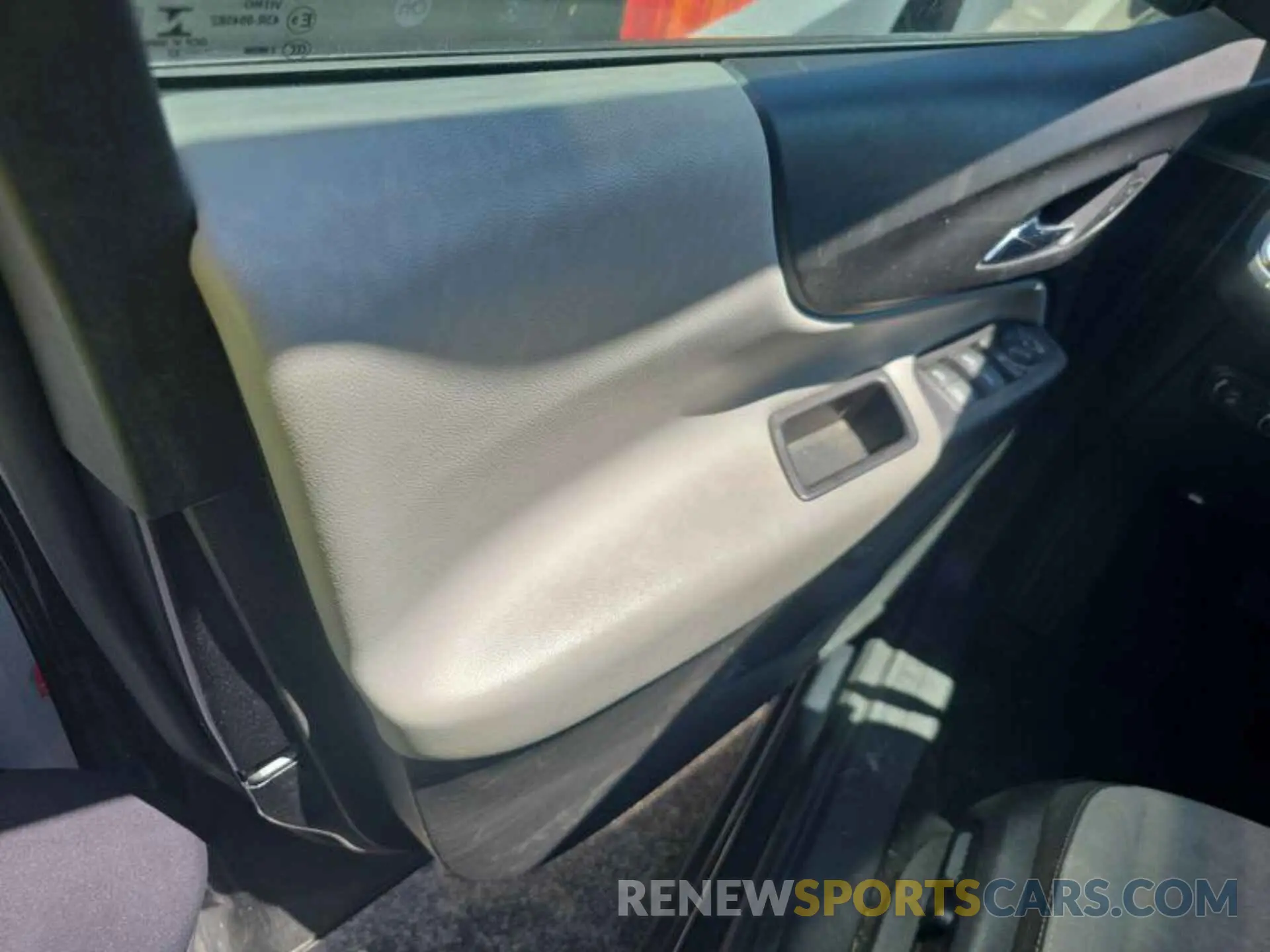 13 Photograph of a damaged car 2GNAXJEV0N6129582 CHEVROLET EQUINOX 2022