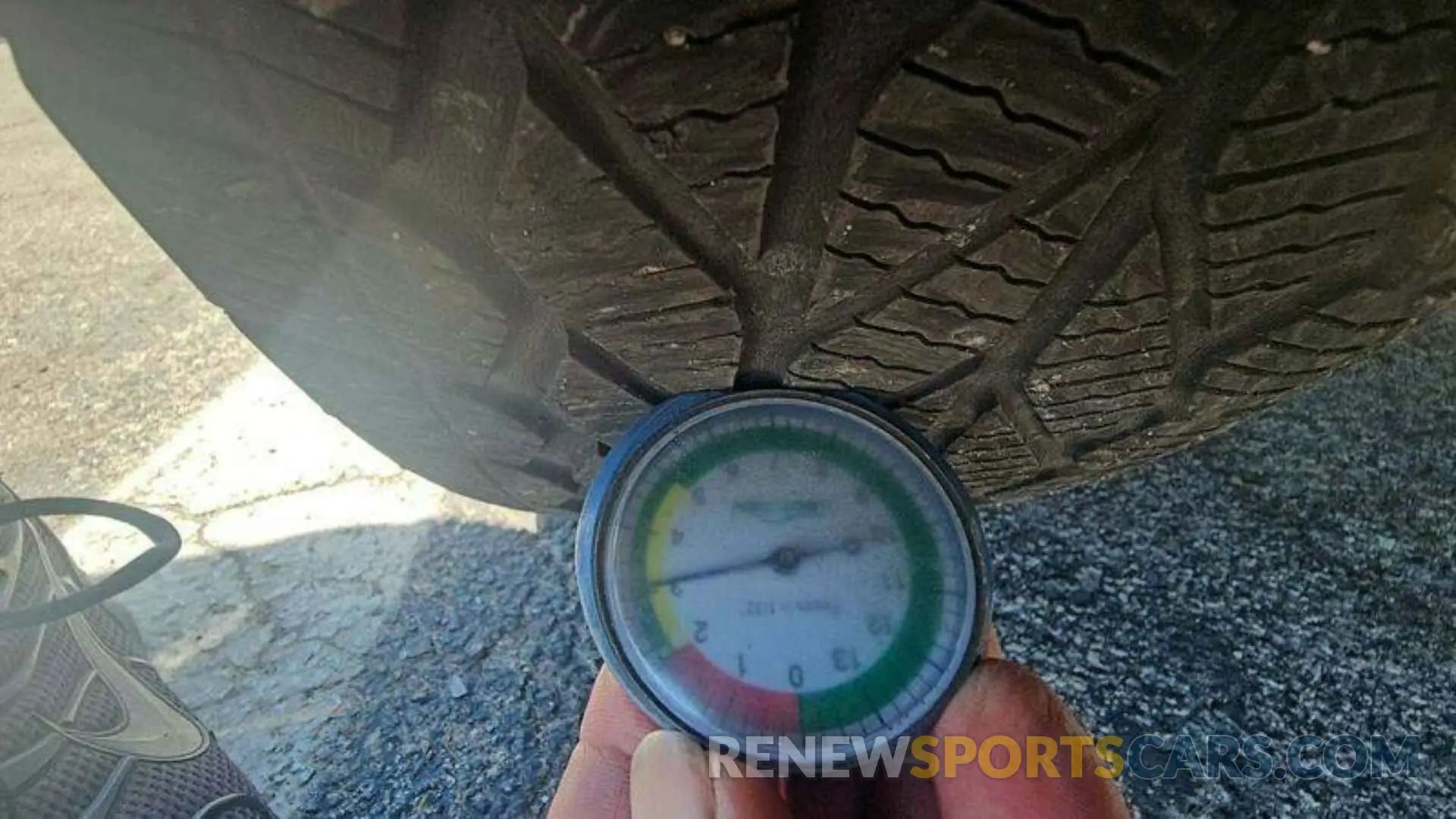 17 Photograph of a damaged car 2GNAXJEV0N6129582 CHEVROLET EQUINOX 2022