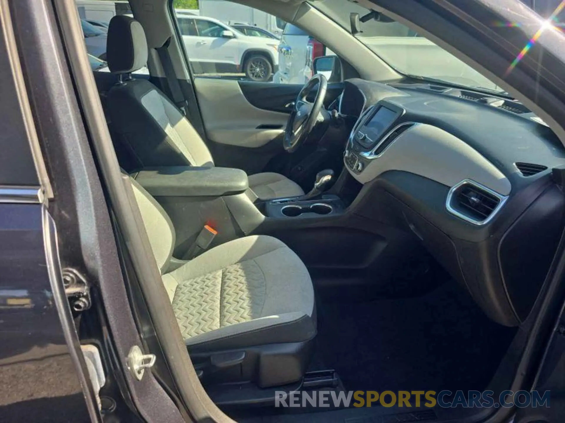21 Photograph of a damaged car 2GNAXJEV0N6129582 CHEVROLET EQUINOX 2022