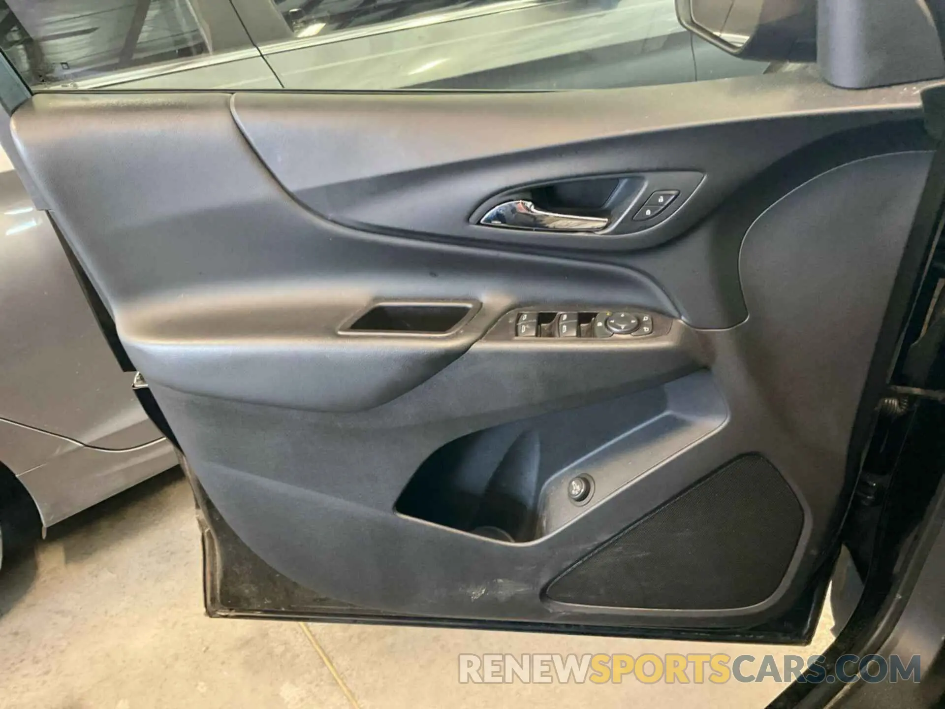 17 Photograph of a damaged car 2GNAXJEV1N6109485 CHEVROLET EQUINOX 2022
