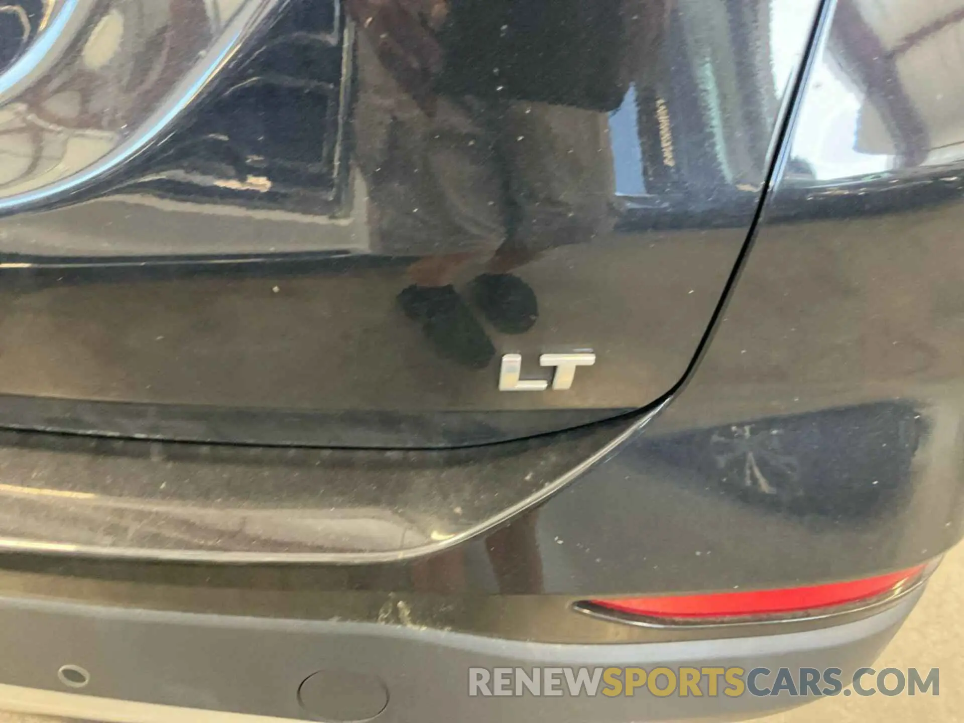 18 Photograph of a damaged car 2GNAXJEV1N6109485 CHEVROLET EQUINOX 2022