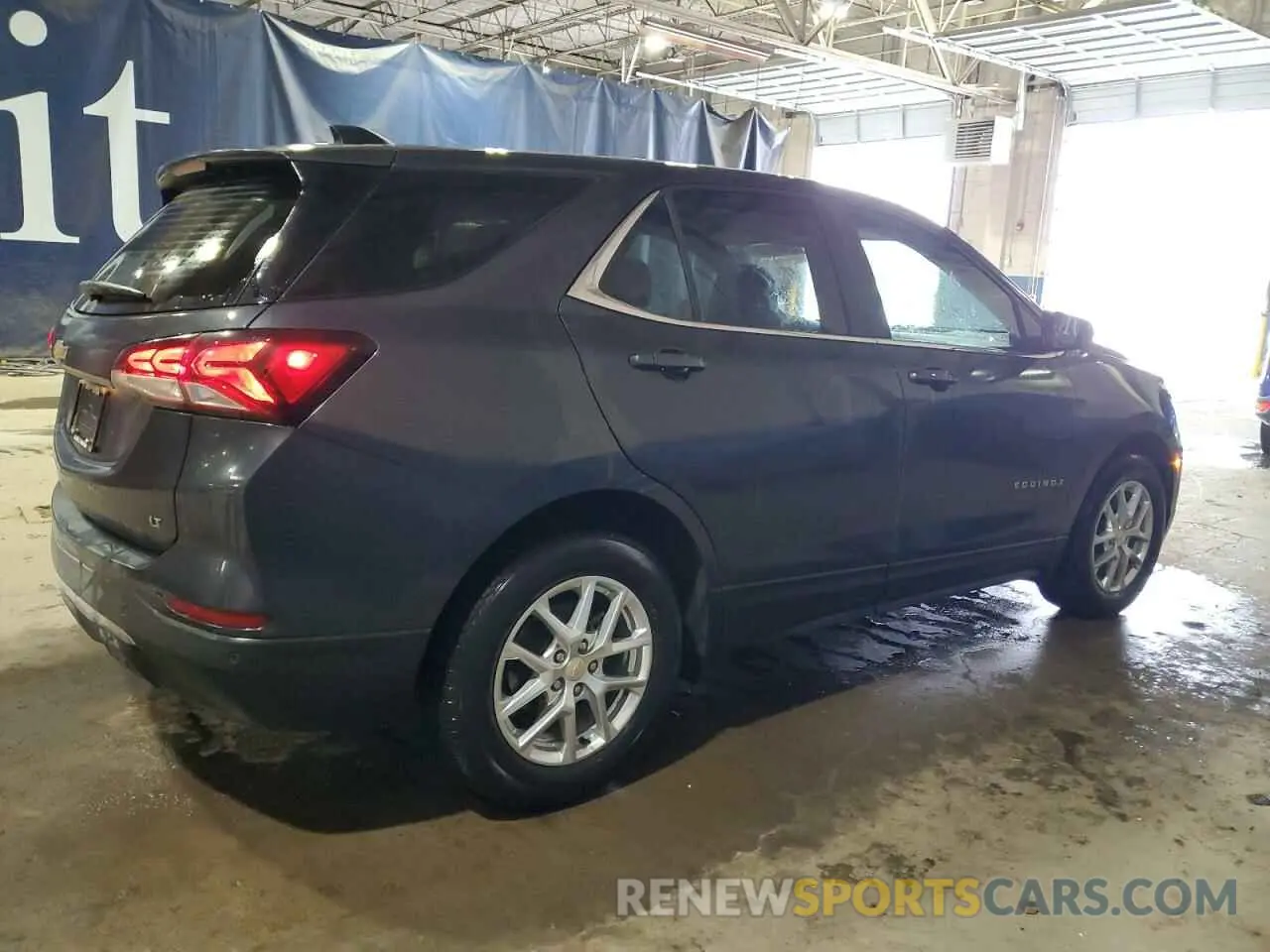 3 Photograph of a damaged car 2GNAXJEV1N6128070 CHEVROLET EQUINOX 2022