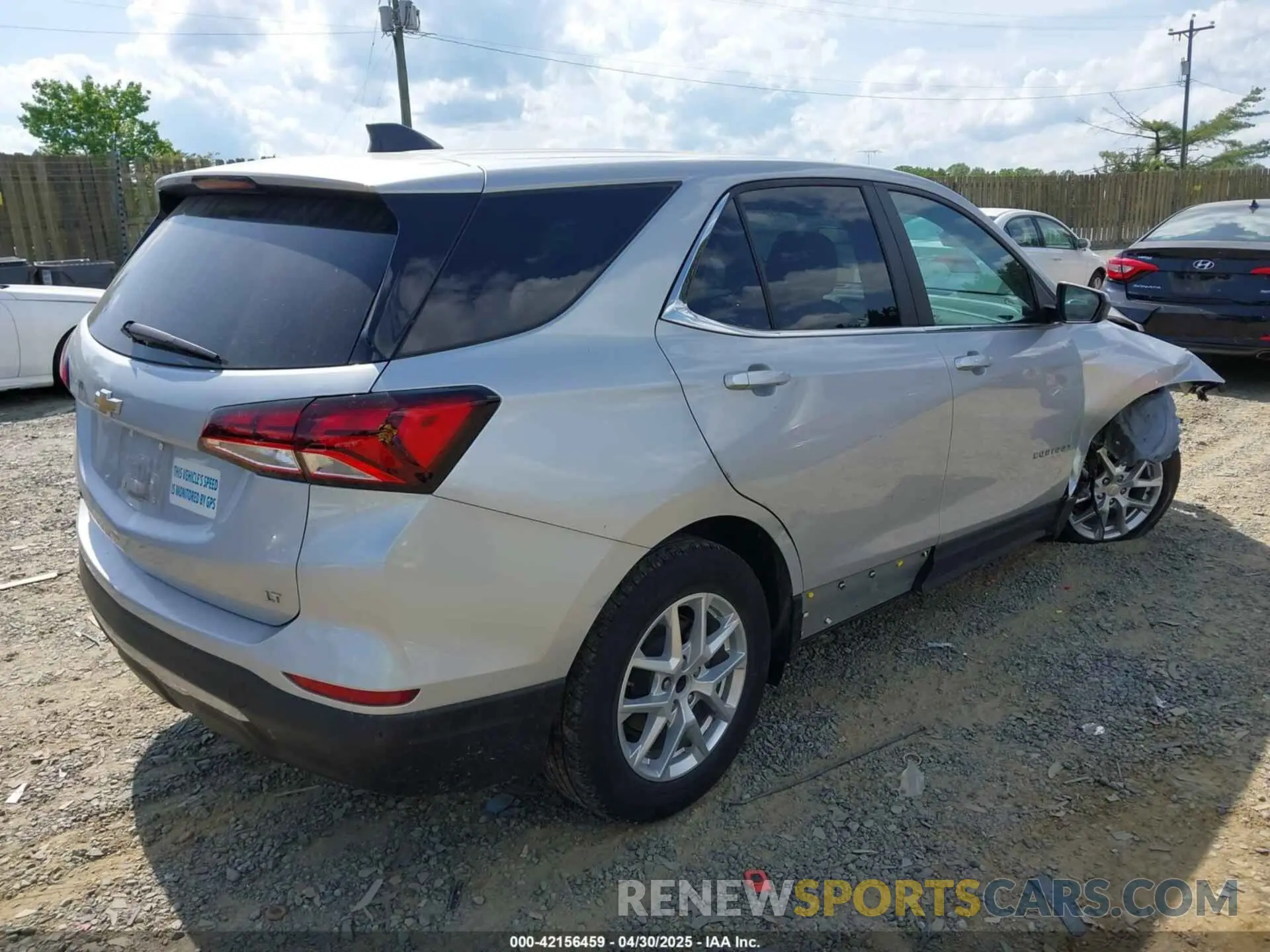 4 Photograph of a damaged car 2GNAXJEV1N6131048 CHEVROLET EQUINOX 2022