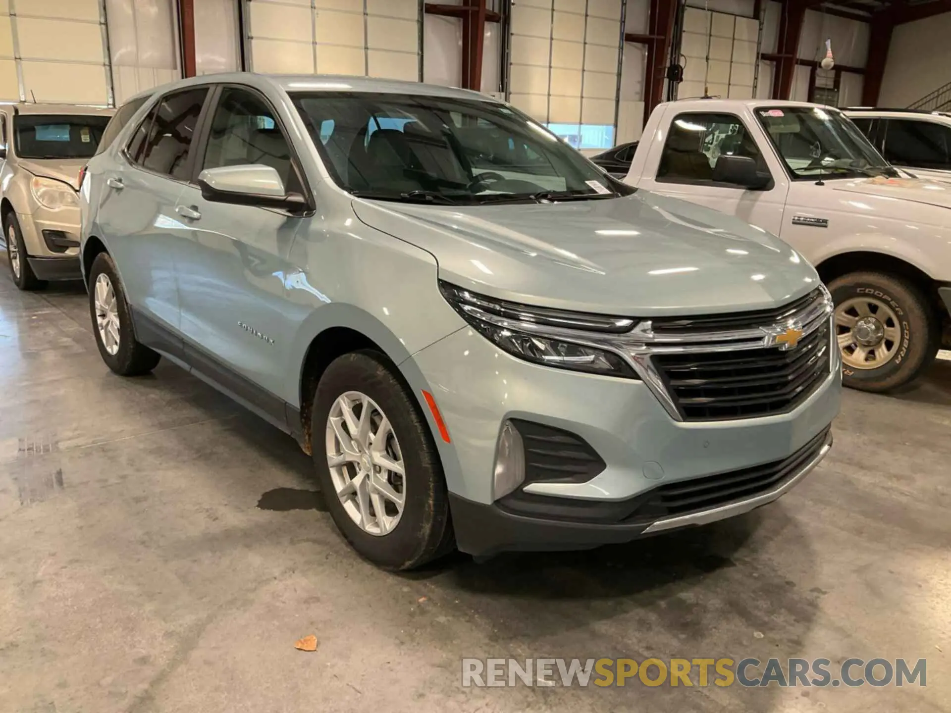 10 Photograph of a damaged car 2GNAXJEV2N6108667 CHEVROLET EQUINOX 2022