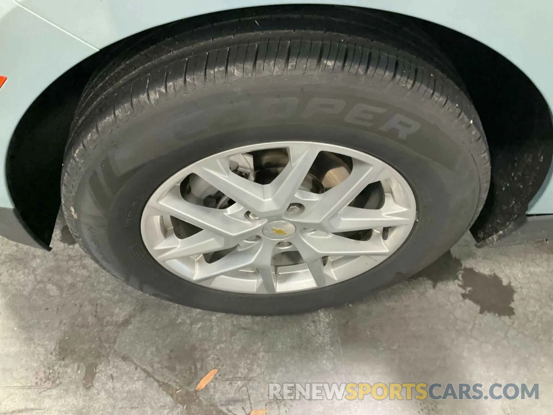17 Photograph of a damaged car 2GNAXJEV2N6108667 CHEVROLET EQUINOX 2022