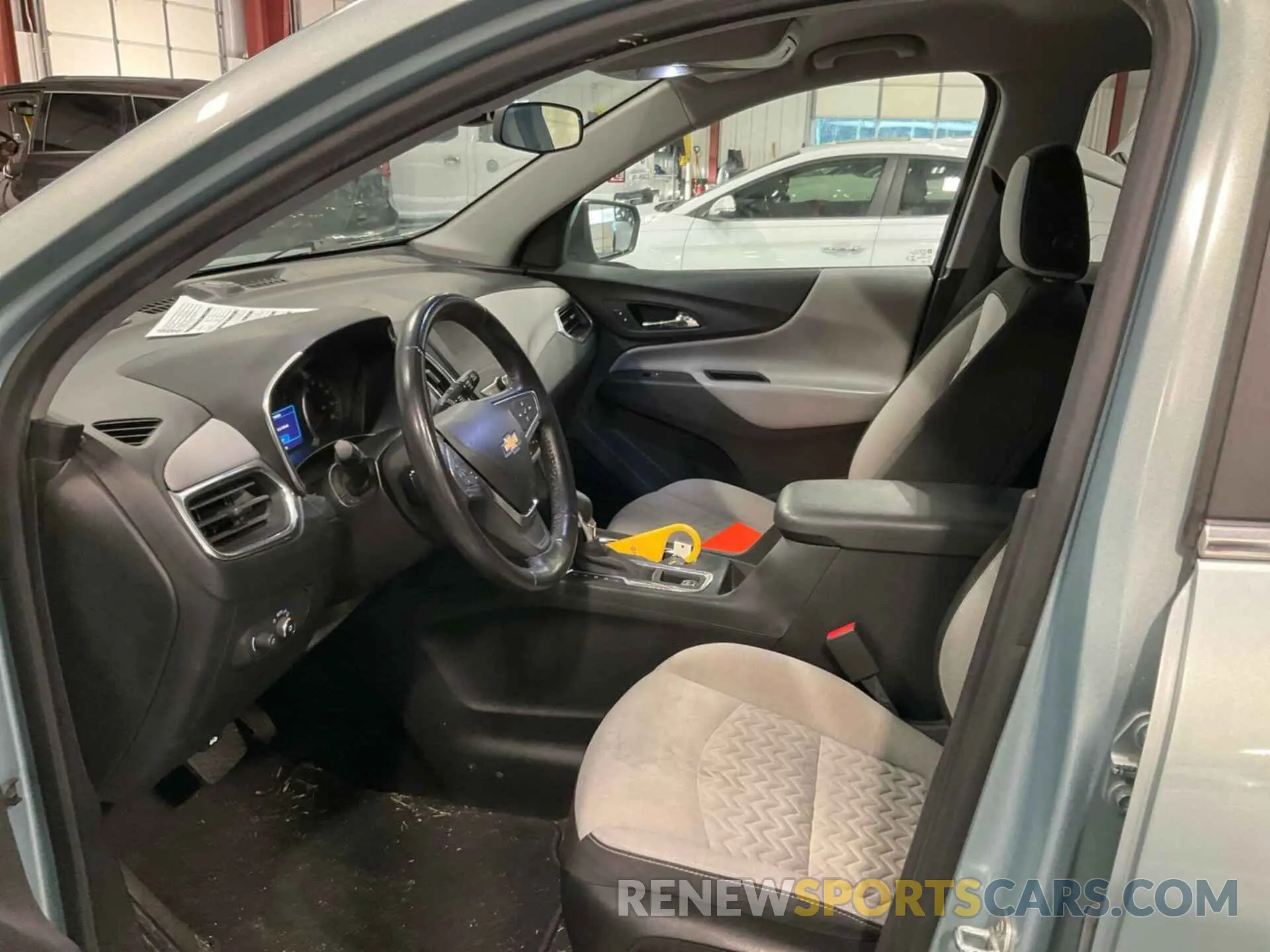 27 Photograph of a damaged car 2GNAXJEV2N6108667 CHEVROLET EQUINOX 2022