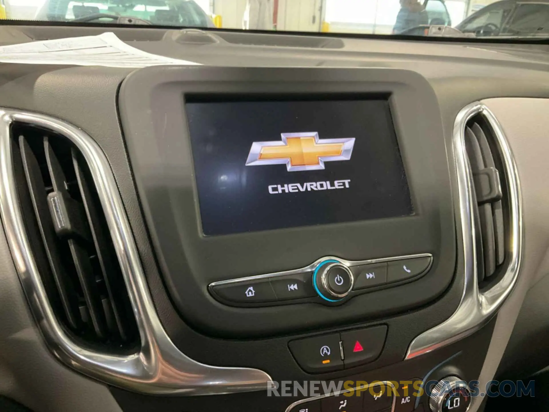 28 Photograph of a damaged car 2GNAXJEV2N6108667 CHEVROLET EQUINOX 2022