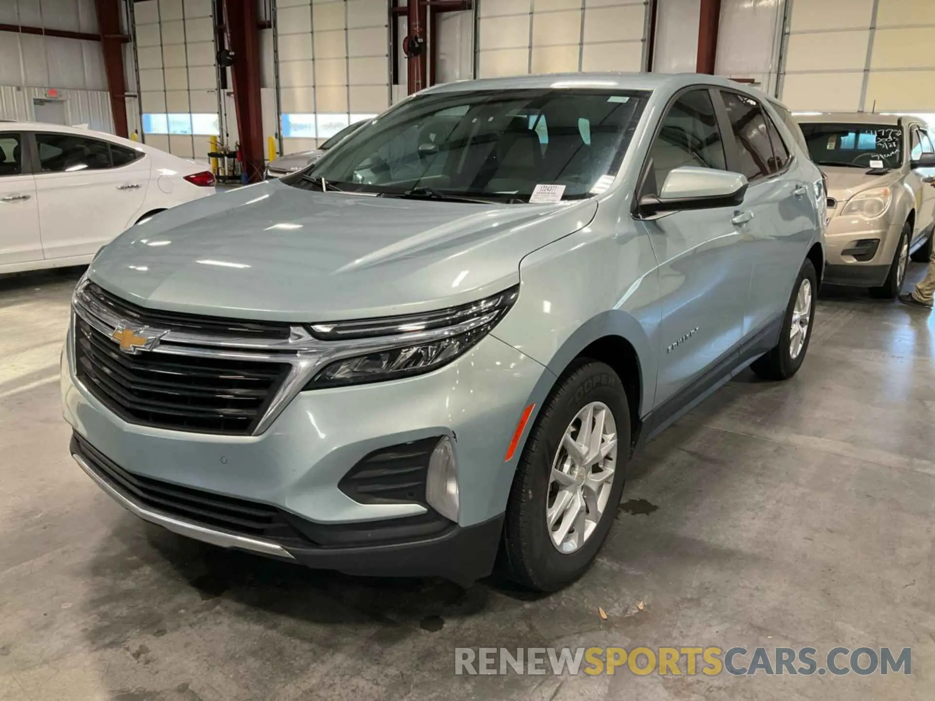 4 Photograph of a damaged car 2GNAXJEV2N6108667 CHEVROLET EQUINOX 2022