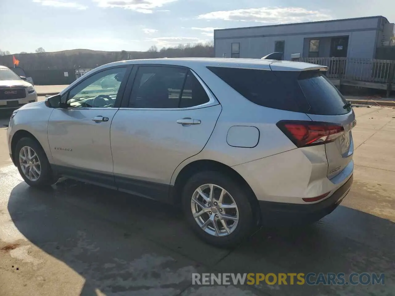 2 Photograph of a damaged car 2GNAXJEV2N6140891 CHEVROLET EQUINOX 2022