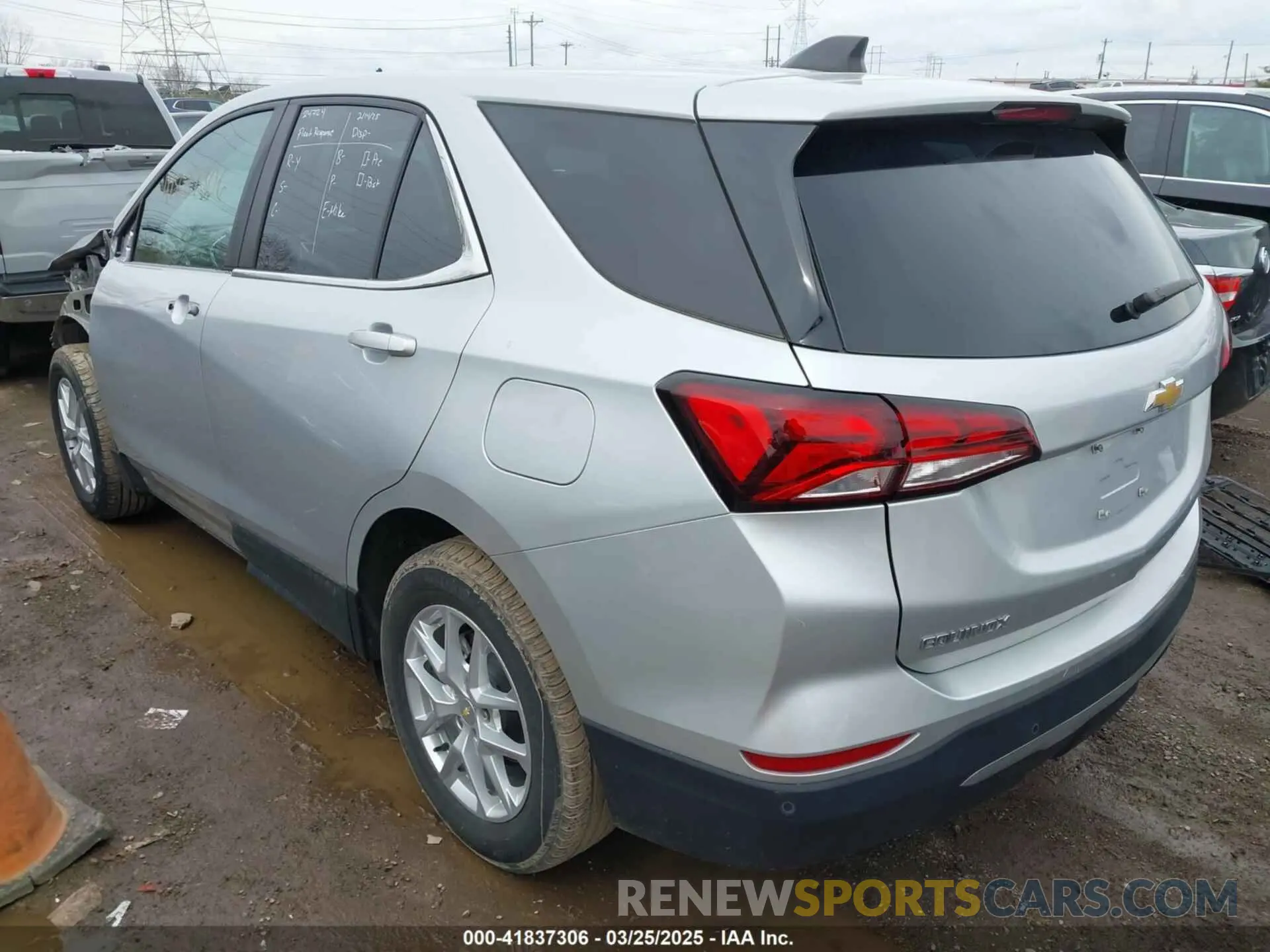3 Photograph of a damaged car 2GNAXJEV3N6129981 CHEVROLET EQUINOX 2022
