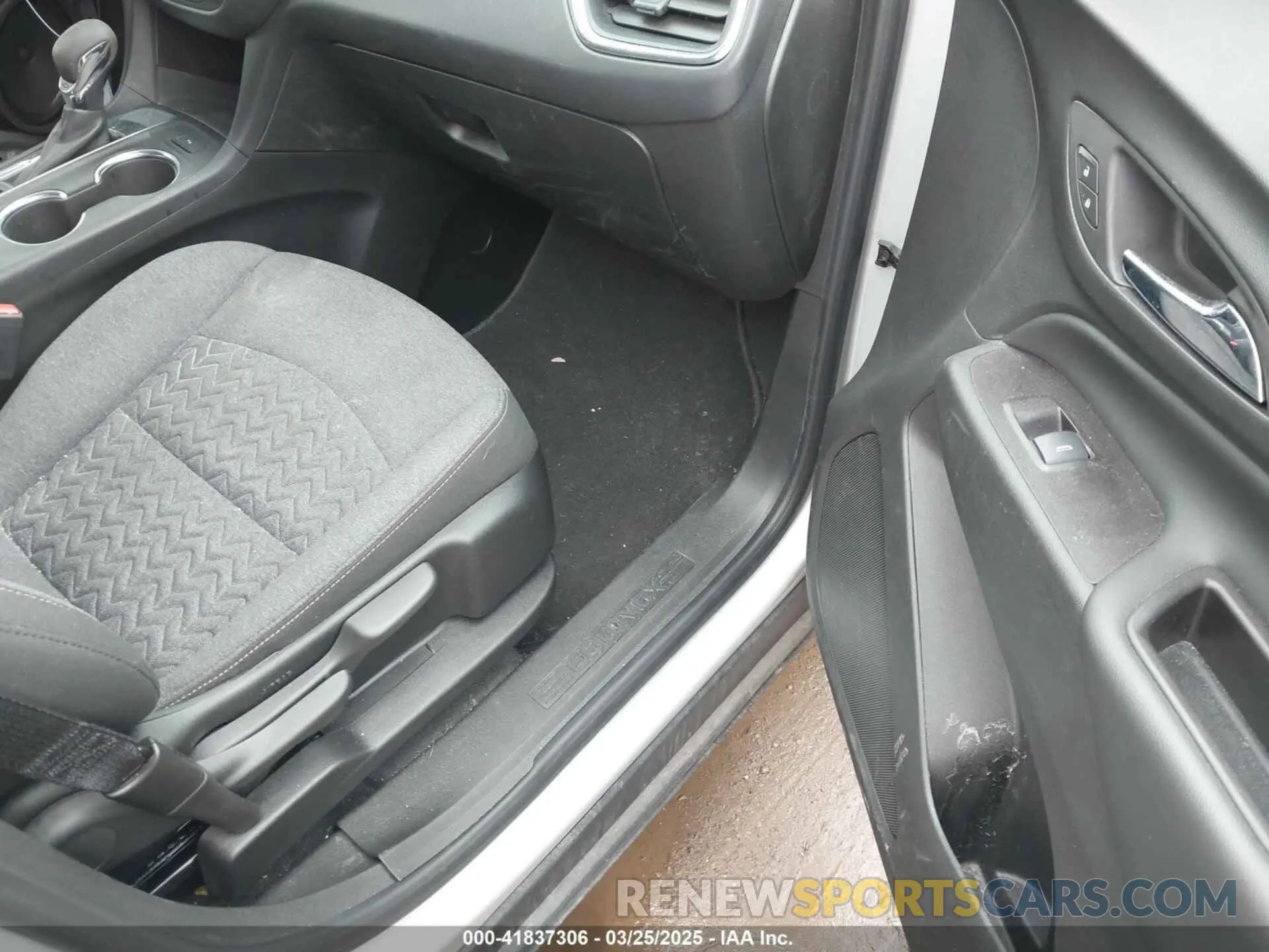 5 Photograph of a damaged car 2GNAXJEV3N6129981 CHEVROLET EQUINOX 2022