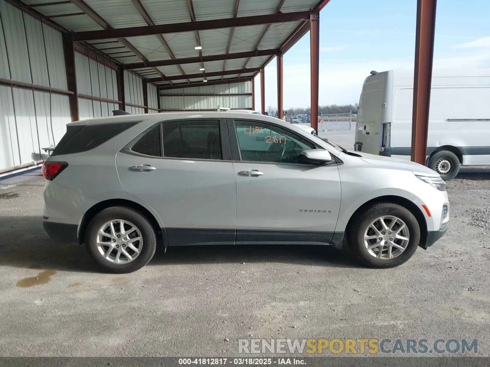 13 Photograph of a damaged car 2GNAXJEV3N6134646 CHEVROLET EQUINOX 2022