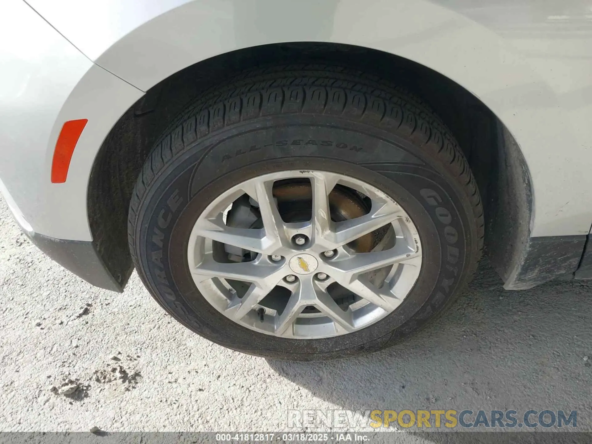 17 Photograph of a damaged car 2GNAXJEV3N6134646 CHEVROLET EQUINOX 2022