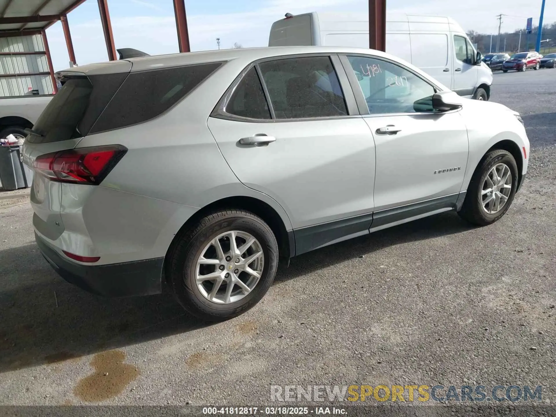 4 Photograph of a damaged car 2GNAXJEV3N6134646 CHEVROLET EQUINOX 2022