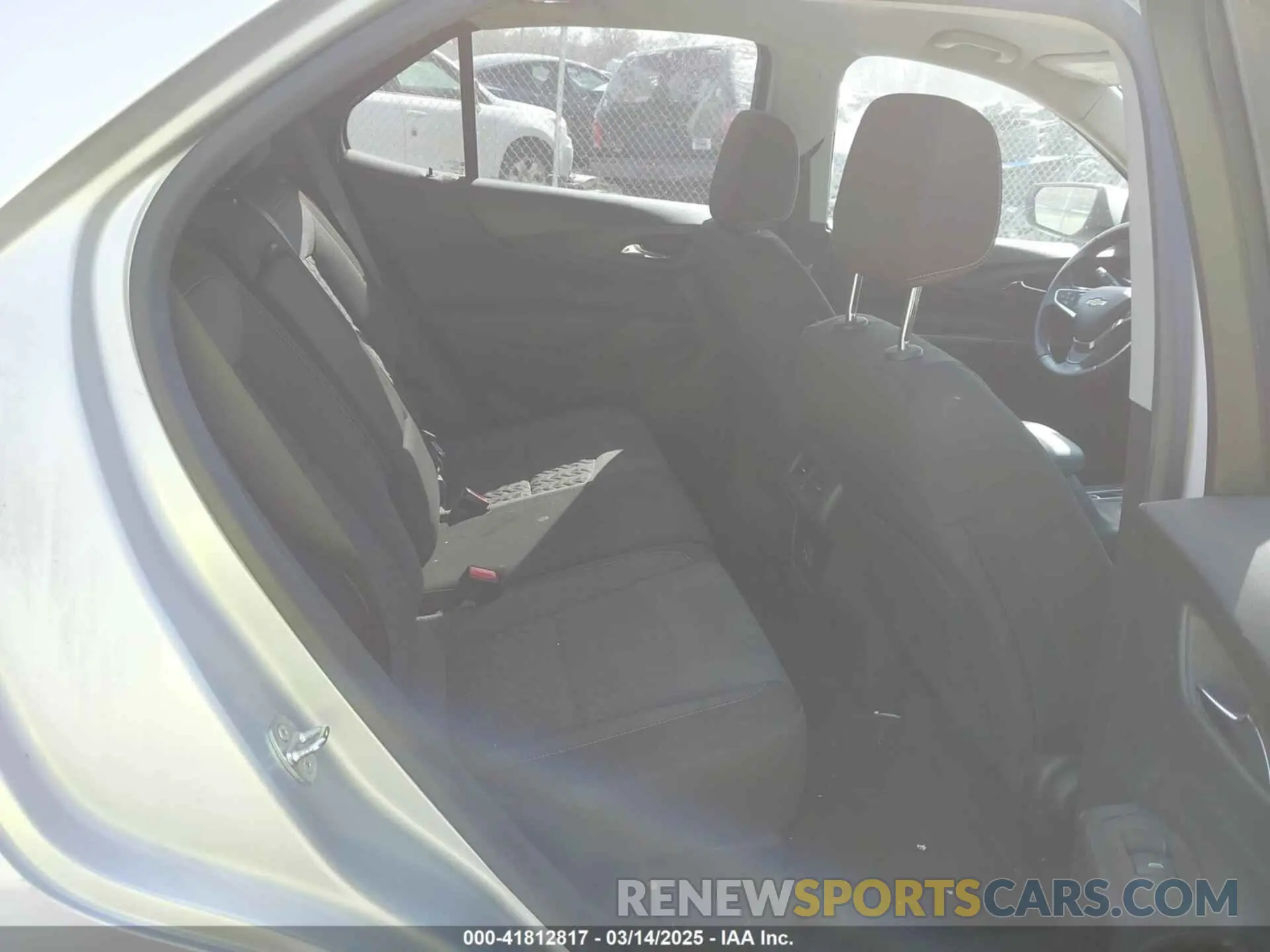 8 Photograph of a damaged car 2GNAXJEV3N6134646 CHEVROLET EQUINOX 2022