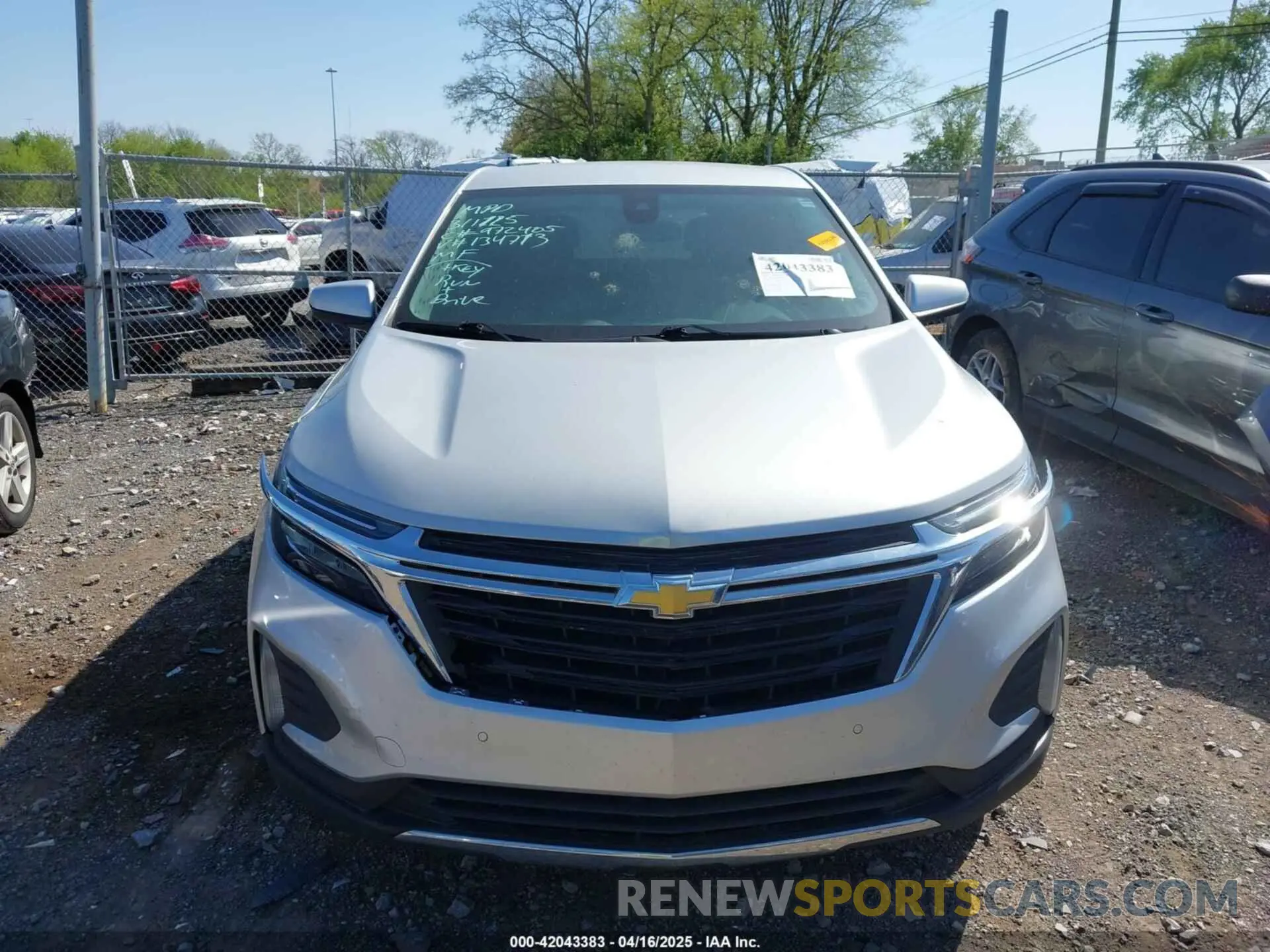 13 Photograph of a damaged car 2GNAXJEV3N6134713 CHEVROLET EQUINOX 2022