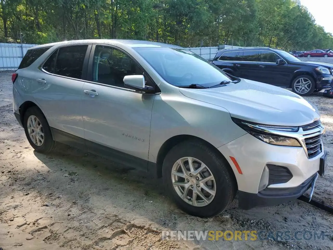 4 Photograph of a damaged car 2GNAXJEV4N6141363 CHEVROLET EQUINOX 2022