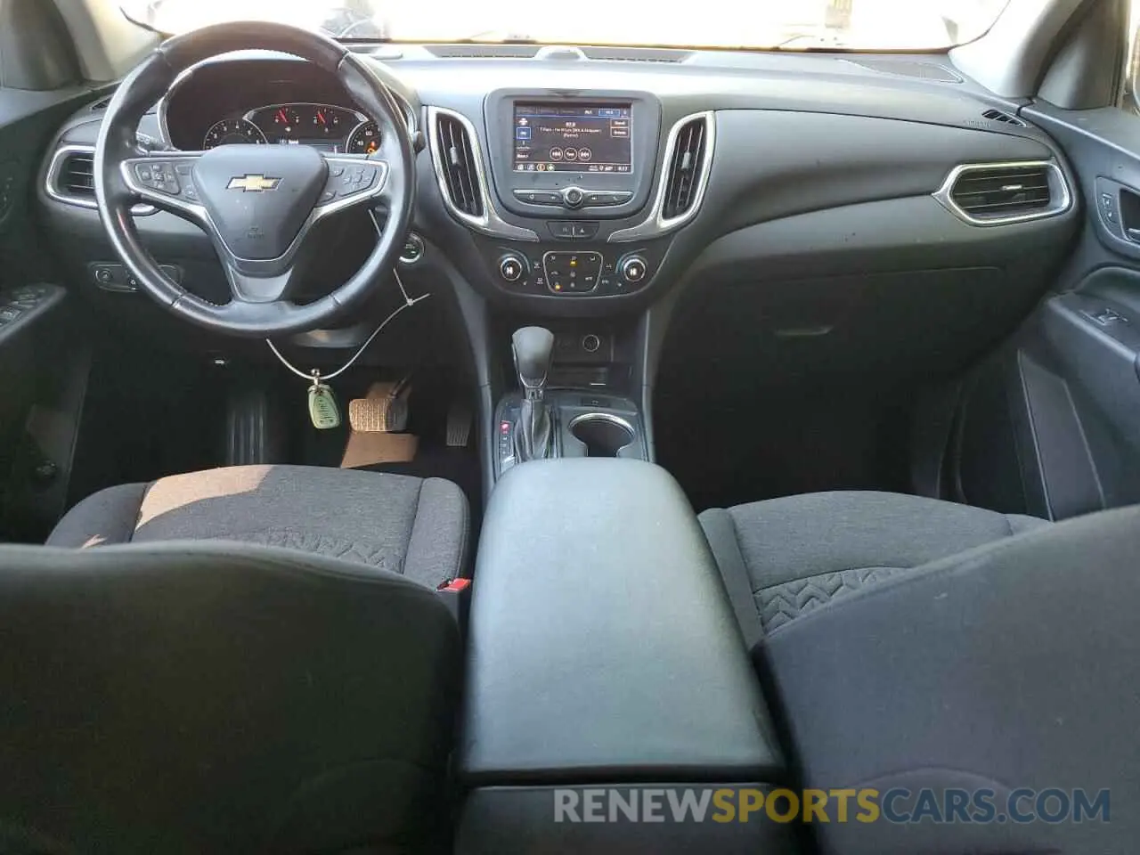 8 Photograph of a damaged car 2GNAXJEV4N6141363 CHEVROLET EQUINOX 2022