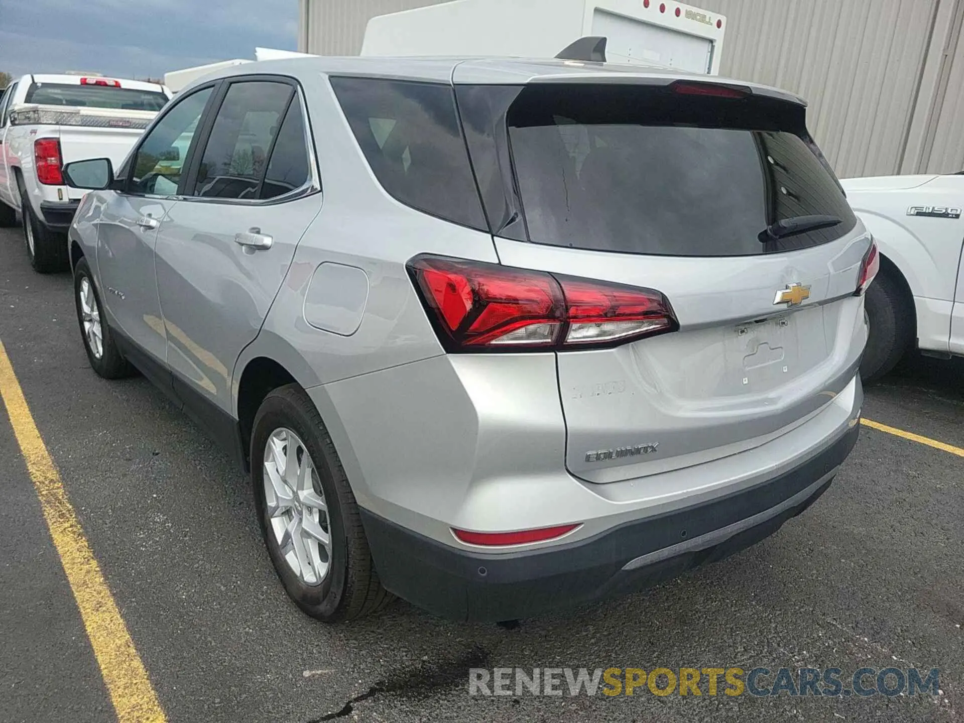 11 Photograph of a damaged car 2GNAXJEV5N6108615 CHEVROLET EQUINOX 2022