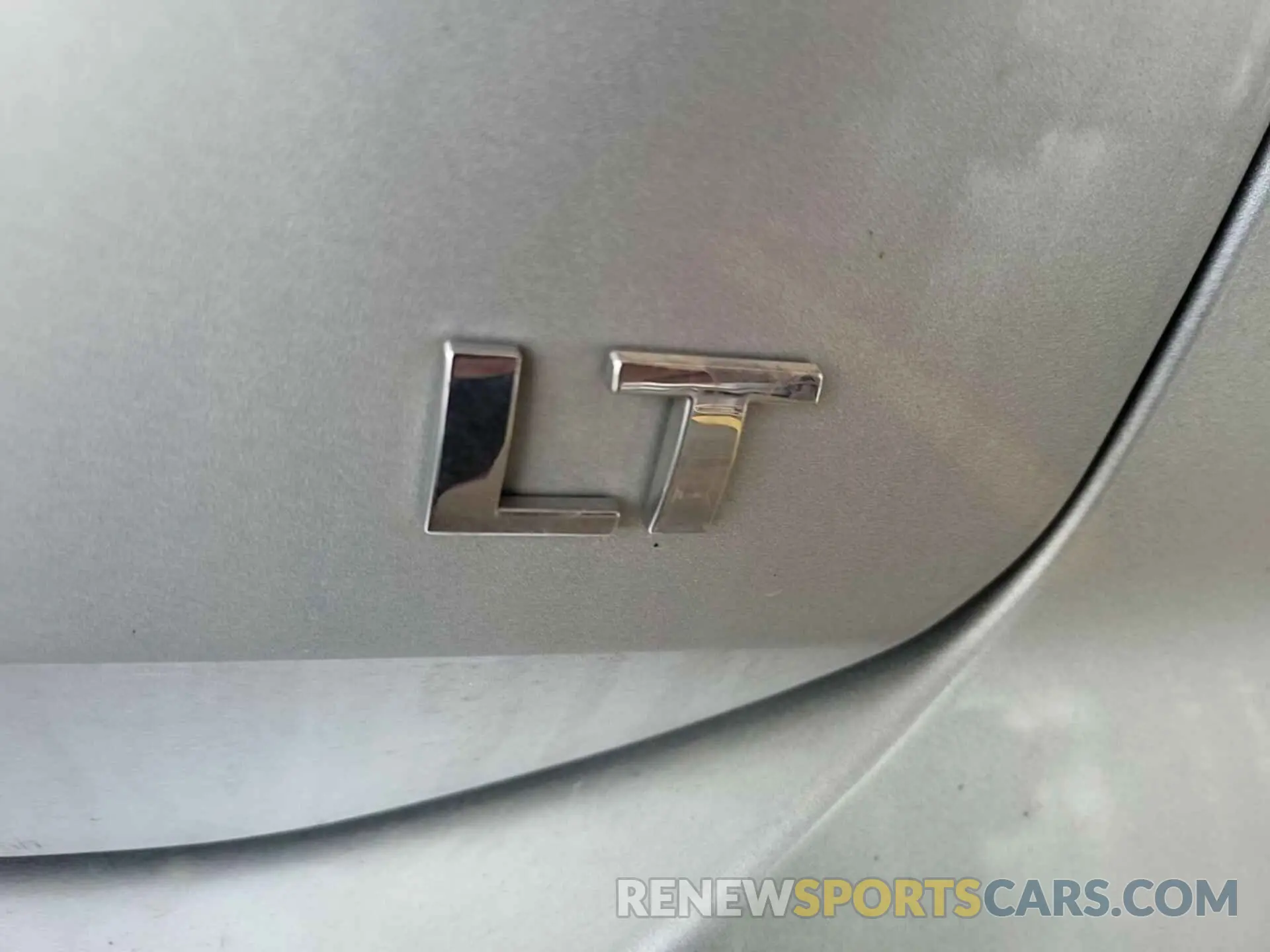 18 Photograph of a damaged car 2GNAXJEV5N6108615 CHEVROLET EQUINOX 2022