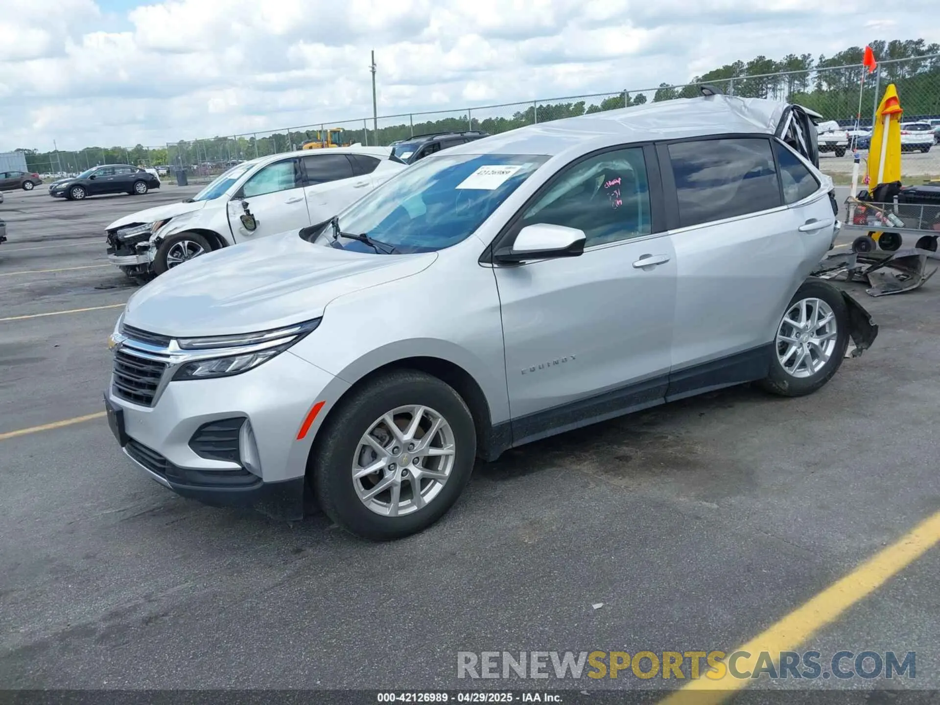 2 Photograph of a damaged car 2GNAXJEV5N6141579 CHEVROLET EQUINOX 2022