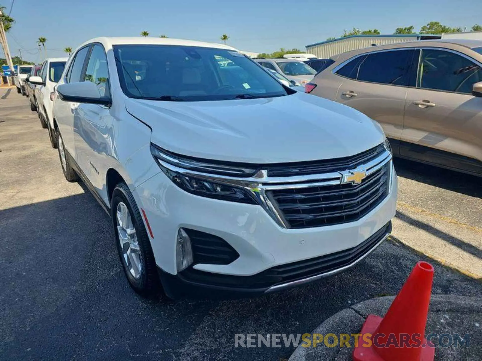 11 Photograph of a damaged car 2GNAXJEV6N6108557 CHEVROLET EQUINOX 2022