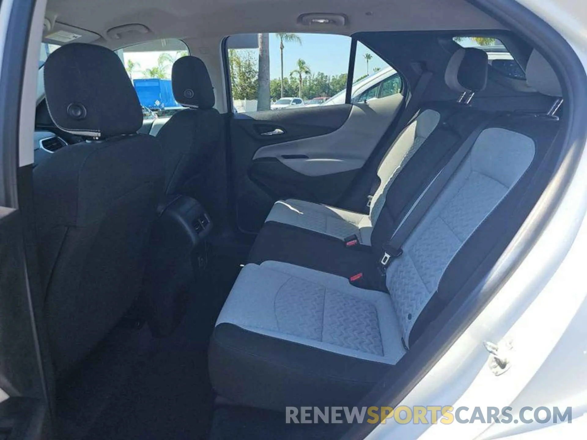 12 Photograph of a damaged car 2GNAXJEV6N6108557 CHEVROLET EQUINOX 2022