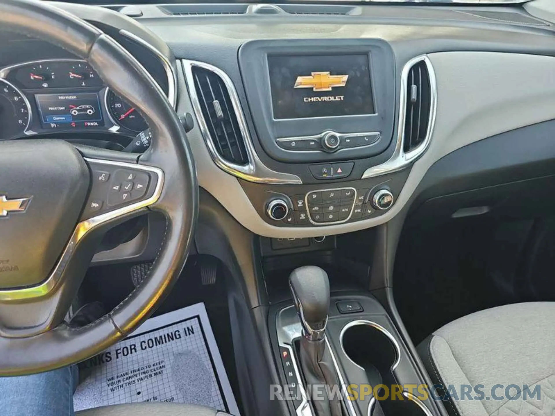 17 Photograph of a damaged car 2GNAXJEV6N6108557 CHEVROLET EQUINOX 2022