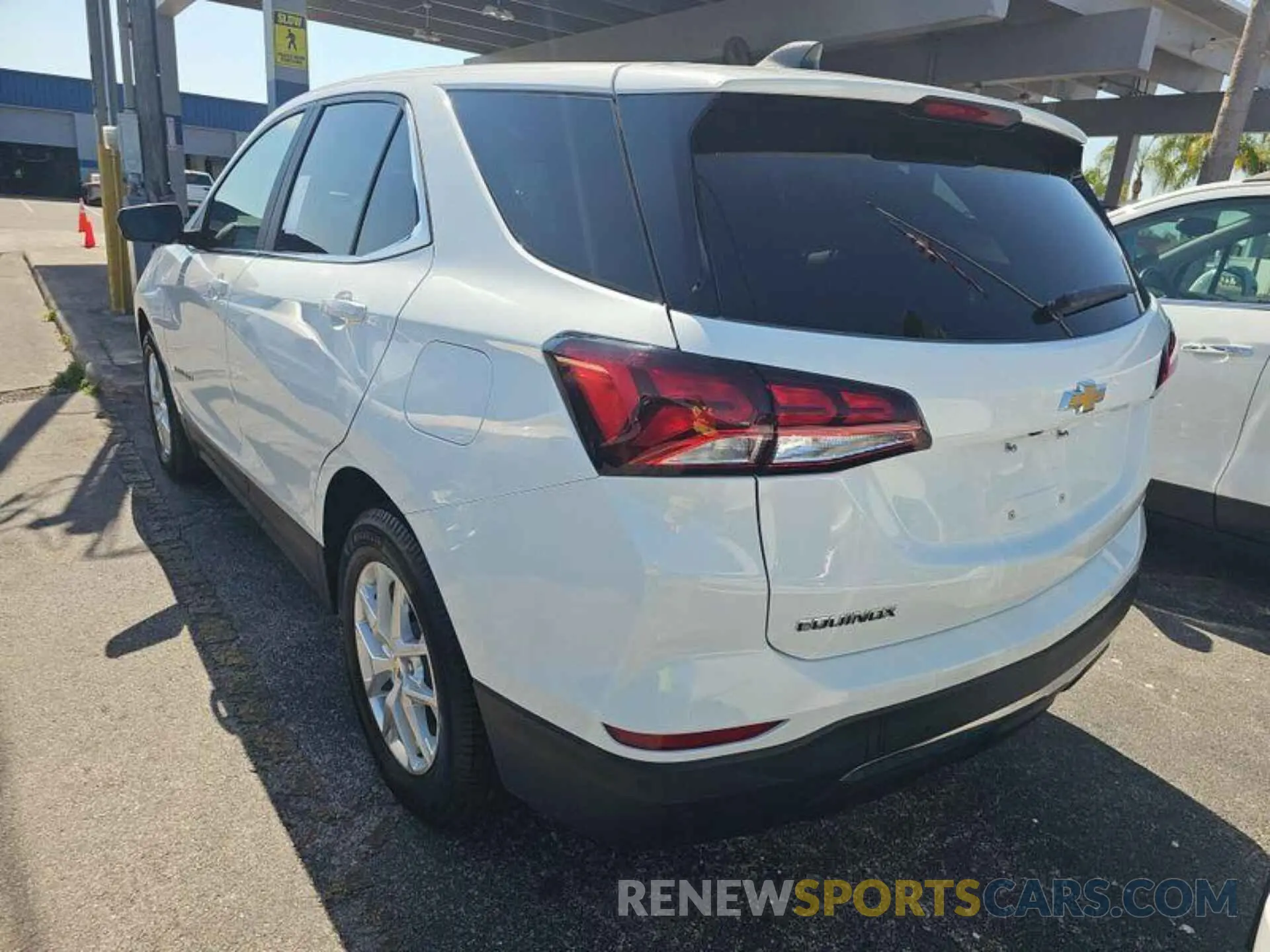 7 Photograph of a damaged car 2GNAXJEV6N6108557 CHEVROLET EQUINOX 2022