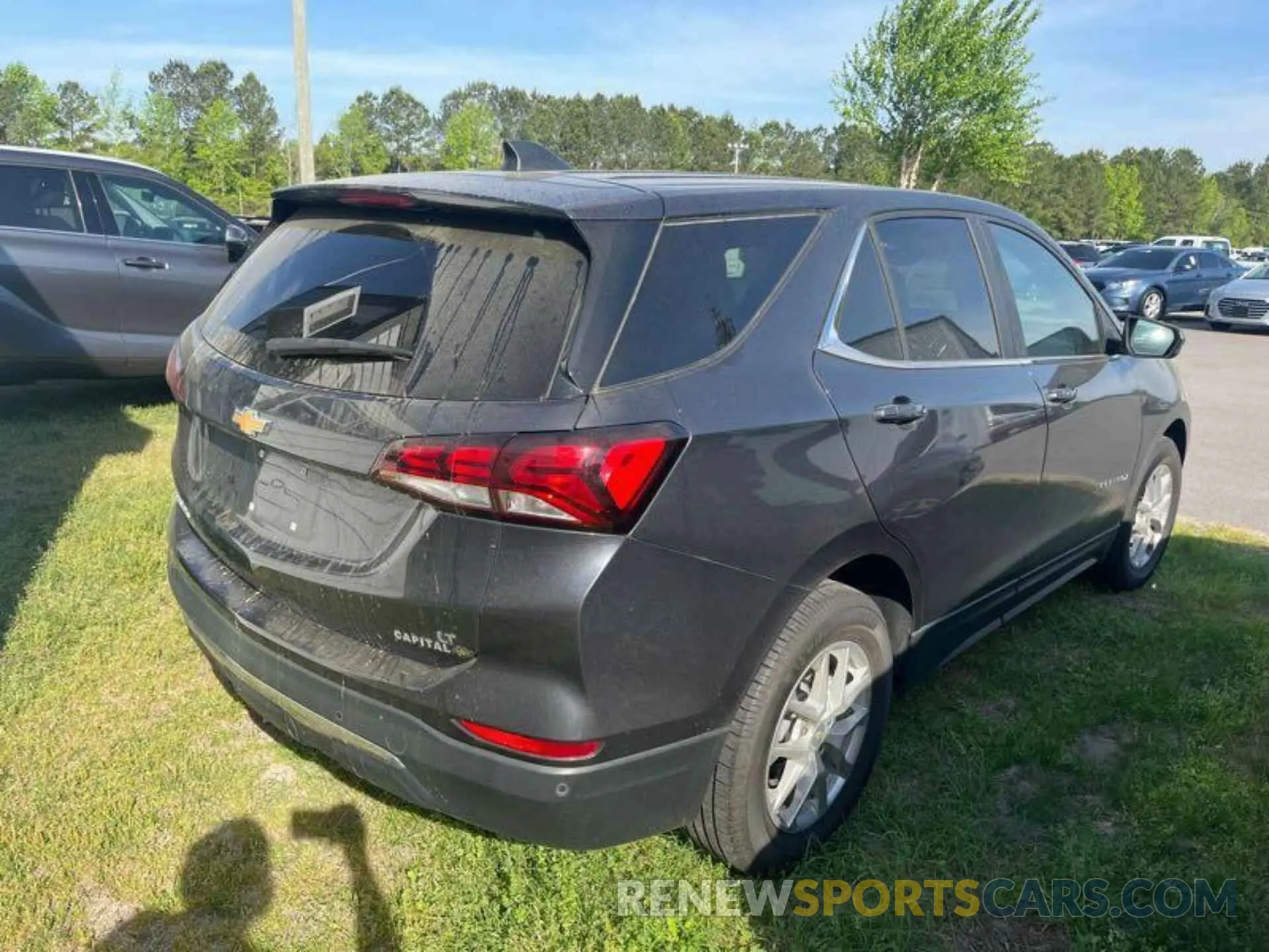 6 Photograph of a damaged car 2GNAXJEV6N6109501 CHEVROLET EQUINOX 2022