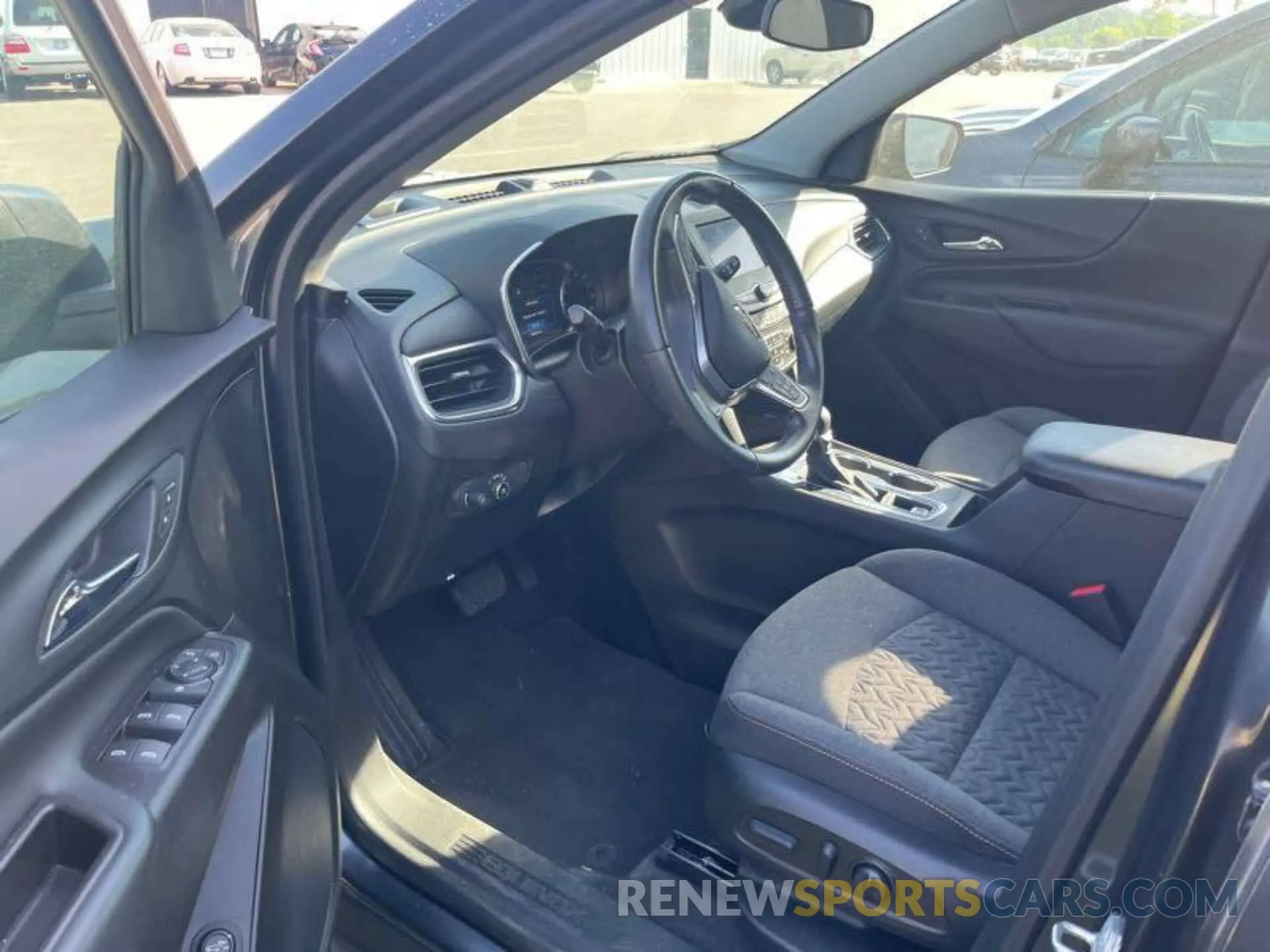 7 Photograph of a damaged car 2GNAXJEV6N6109501 CHEVROLET EQUINOX 2022