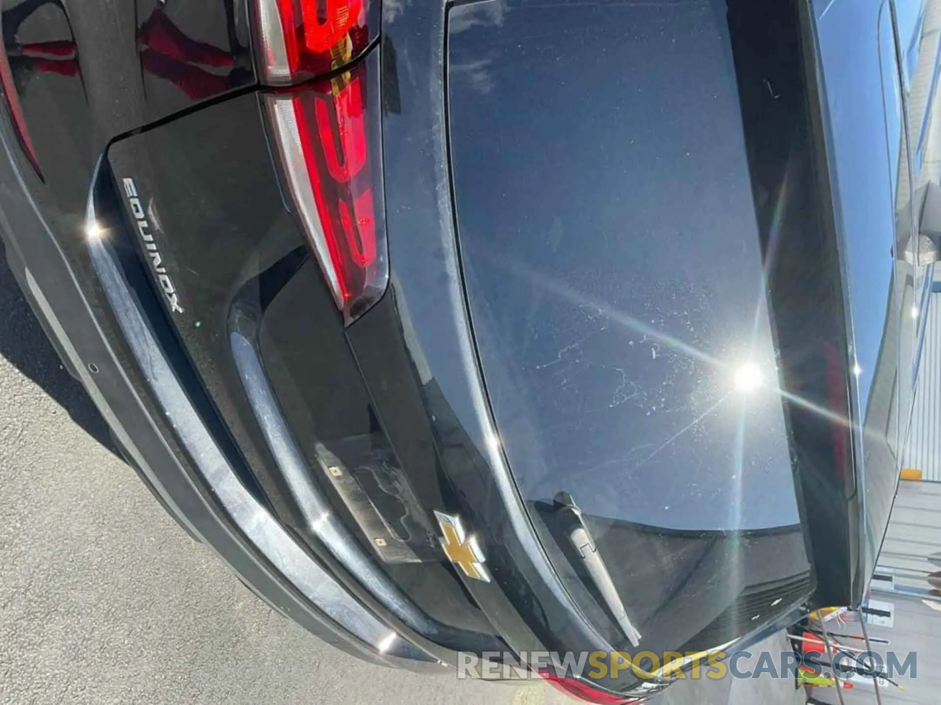 10 Photograph of a damaged car 2GNAXJEV7N6111872 CHEVROLET EQUINOX 2022