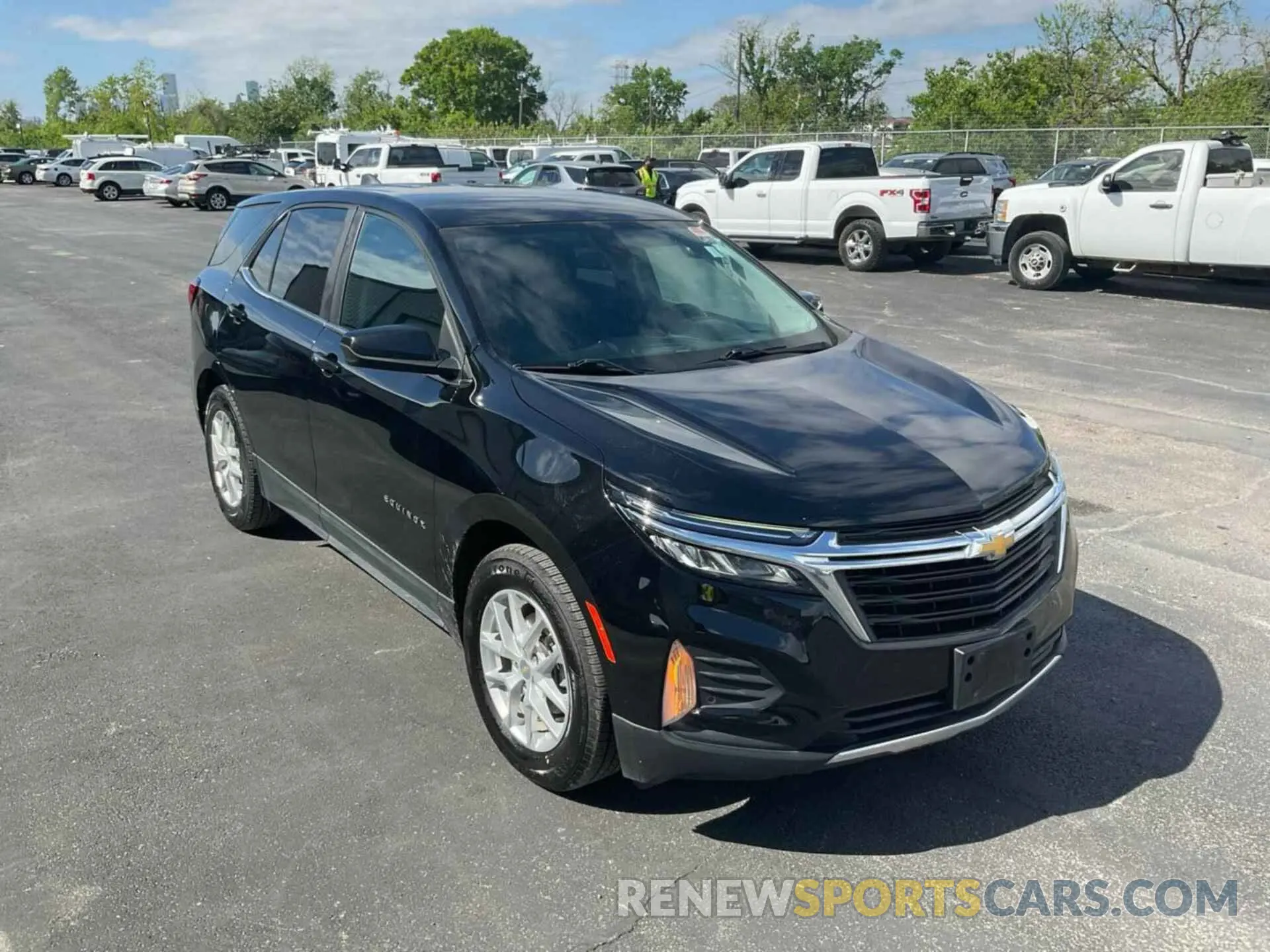 18 Photograph of a damaged car 2GNAXJEV7N6111872 CHEVROLET EQUINOX 2022