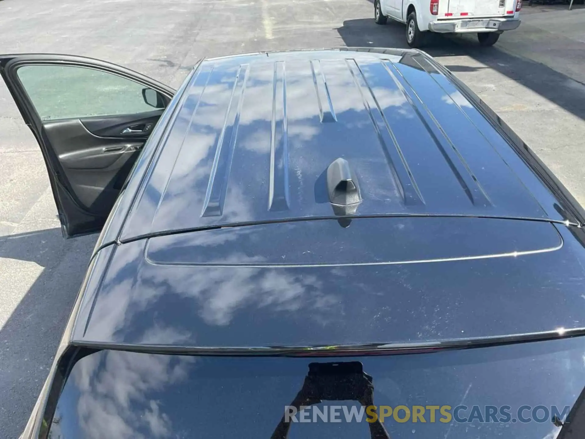 19 Photograph of a damaged car 2GNAXJEV7N6111872 CHEVROLET EQUINOX 2022