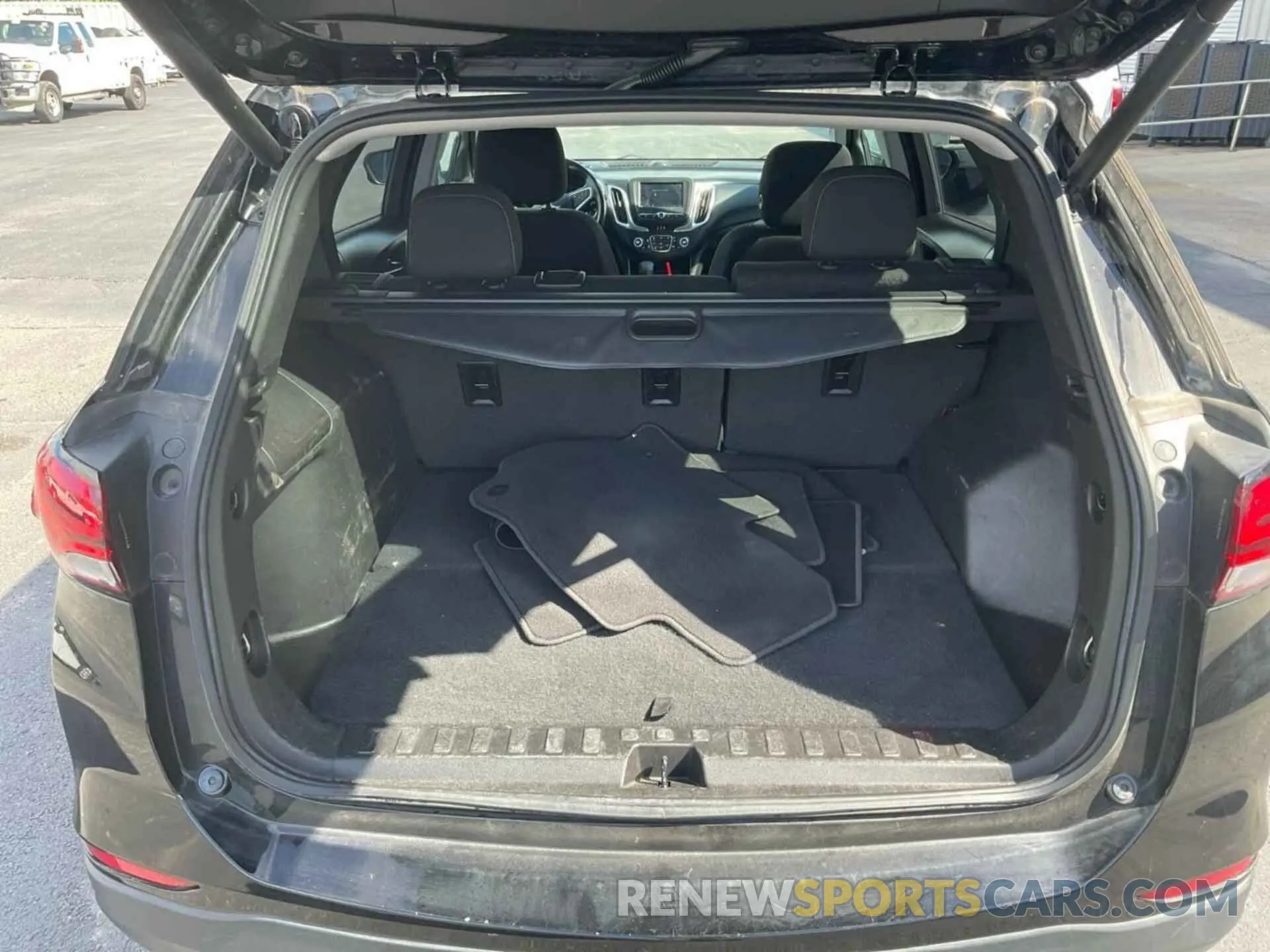 23 Photograph of a damaged car 2GNAXJEV7N6111872 CHEVROLET EQUINOX 2022