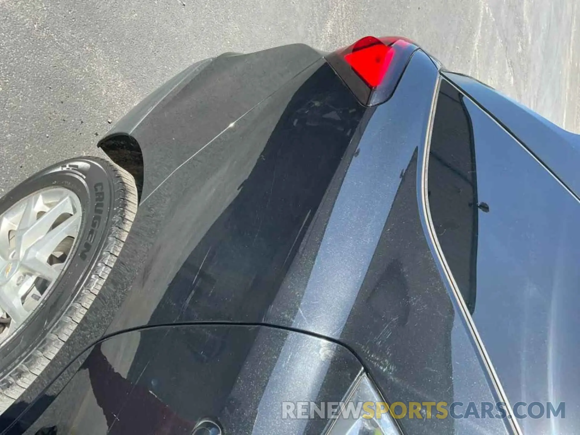 8 Photograph of a damaged car 2GNAXJEV7N6111872 CHEVROLET EQUINOX 2022