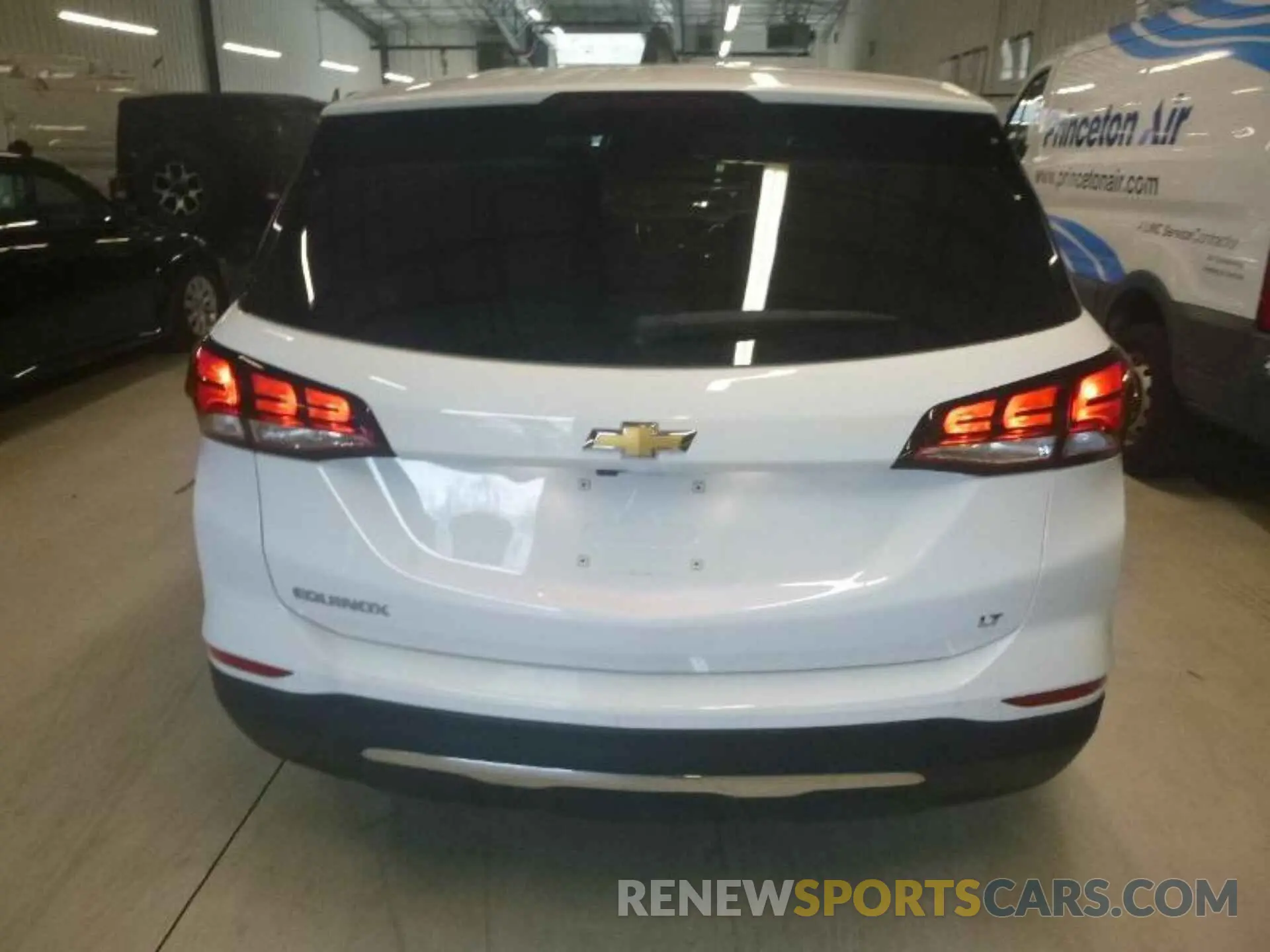 4 Photograph of a damaged car 2GNAXJEV7N6120538 CHEVROLET EQUINOX 2022